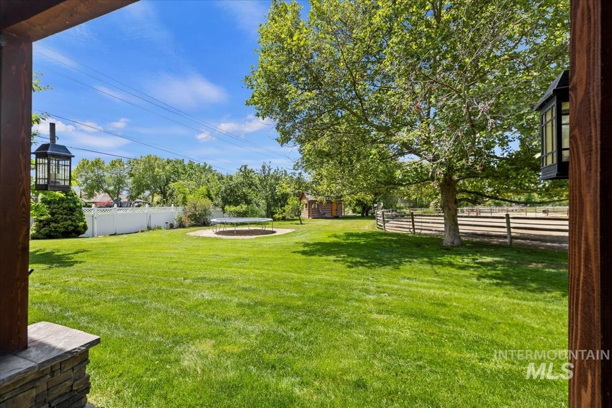 2895 N Holl Dr Property Photo 27