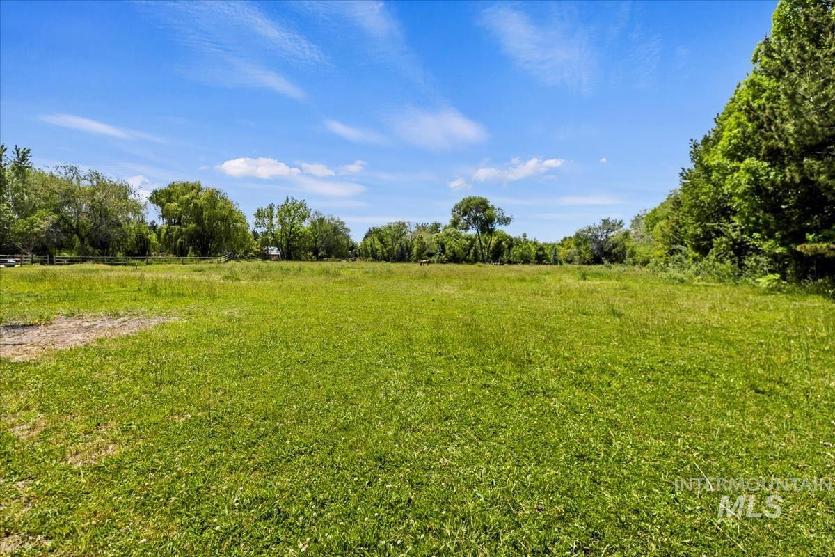 2895 N Holl Dr Property Photo 35