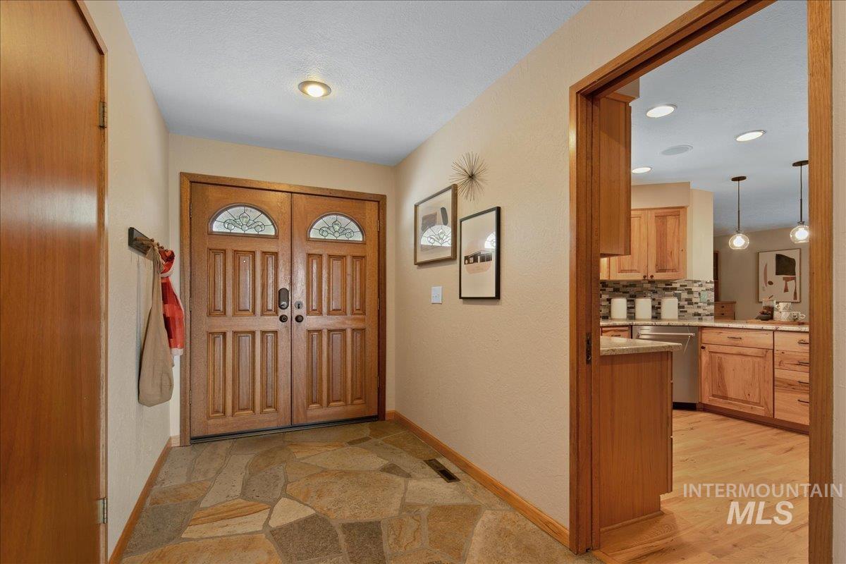 1905 N Montclair Dr. Property Photo 6