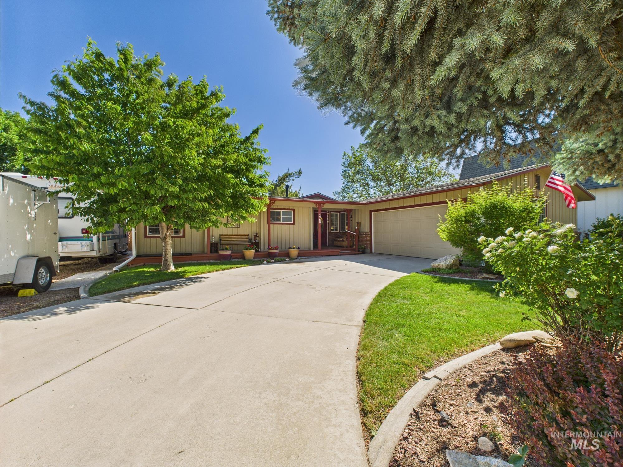 4960 Sunderland Property Photo 3