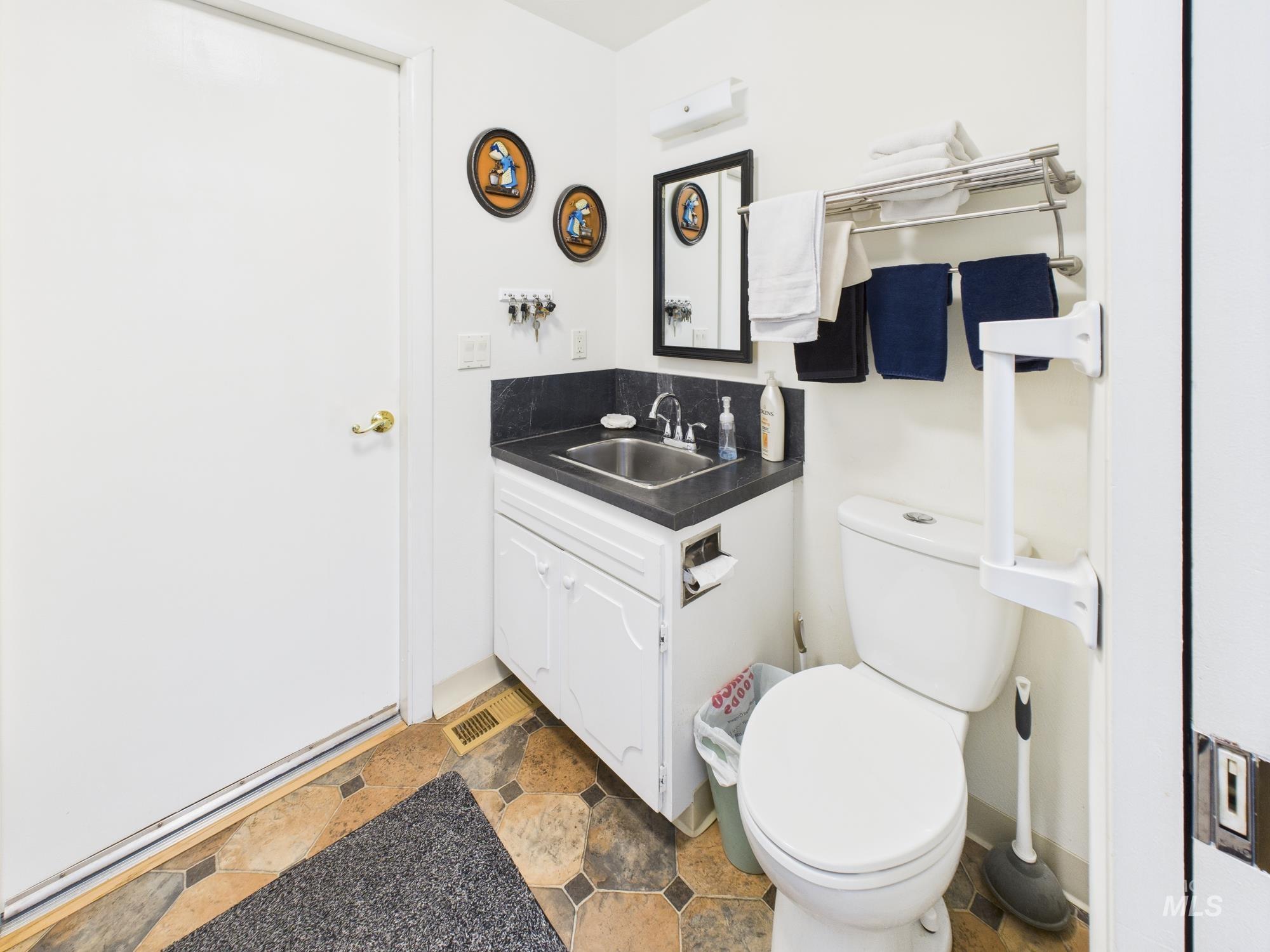 4960 Sunderland Property Photo 23