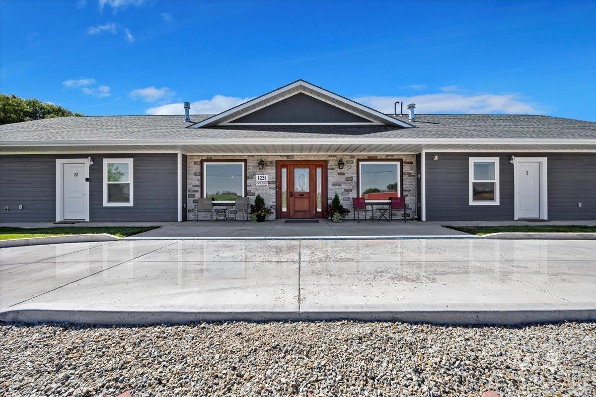1221 21st Property Photo 1