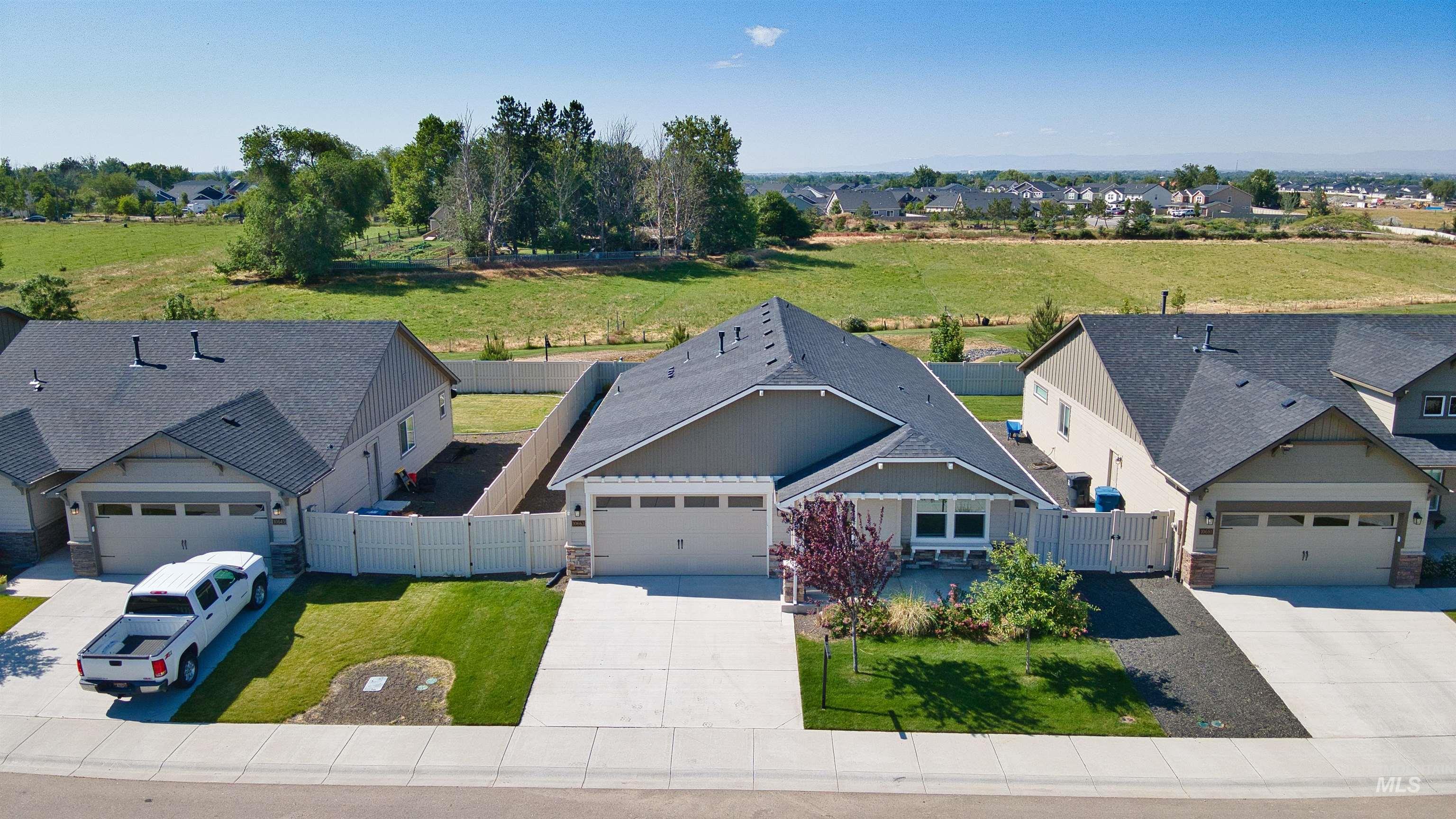 10663 W Catmint Property Photo 1