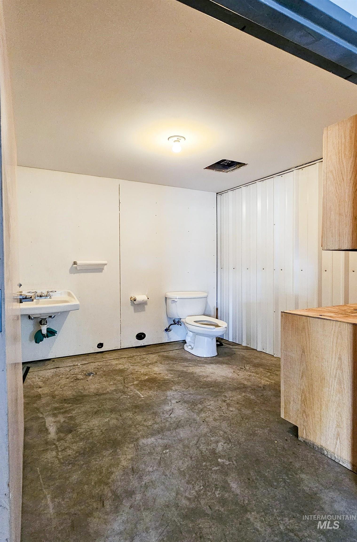30 S Commercial St Property Photo 13