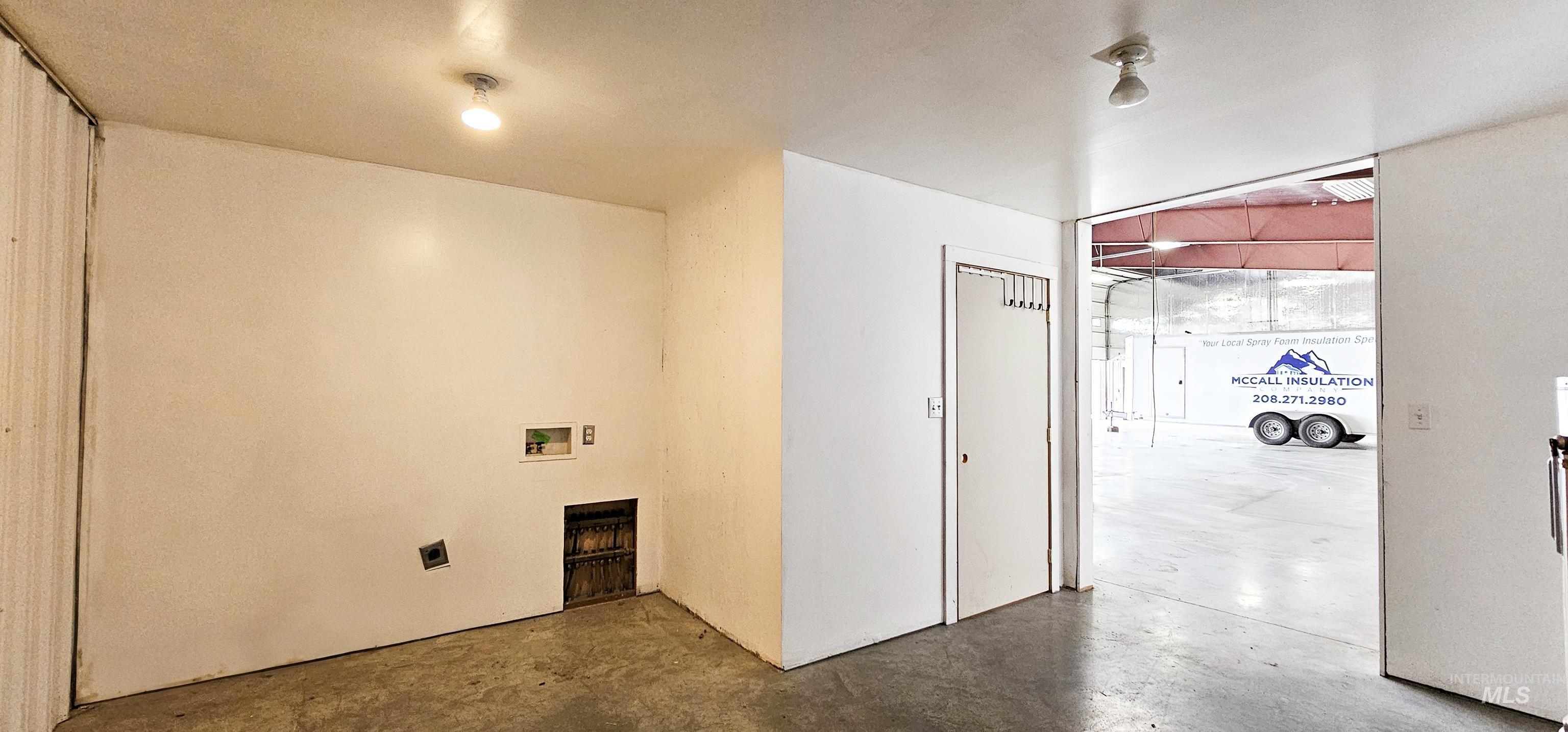 30 S Commercial St Property Photo 18