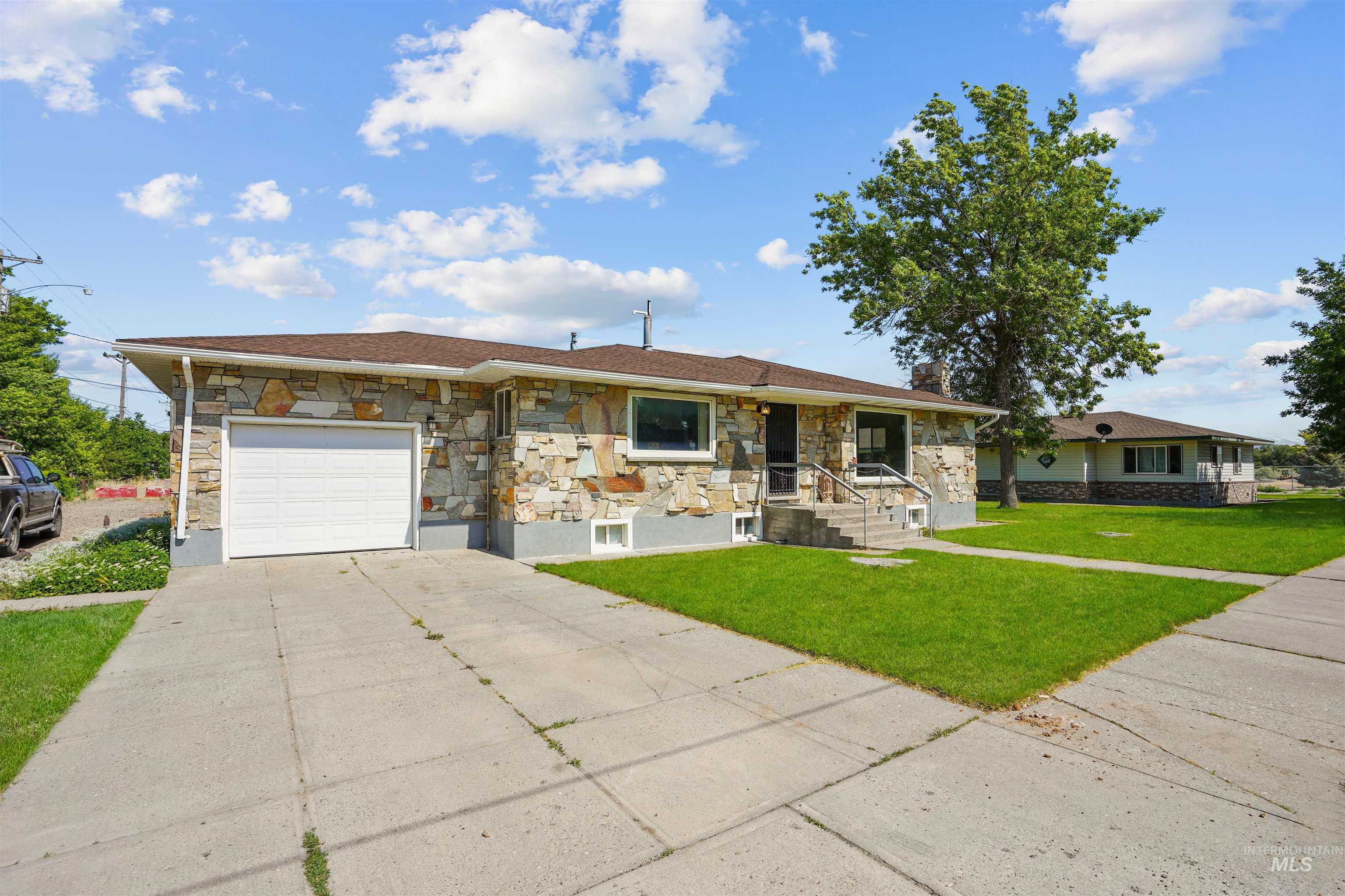 1520 R Street Property Photo 1
