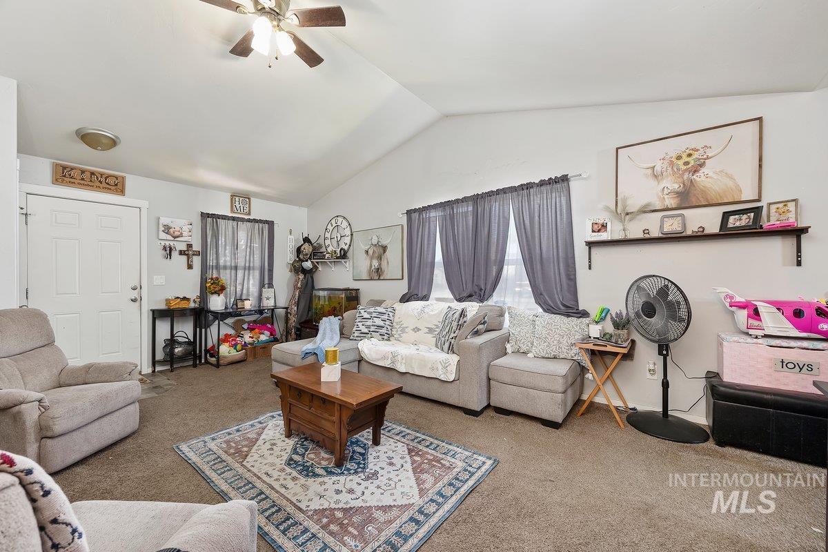 909 Arrow Wood Ct Property Photo 3