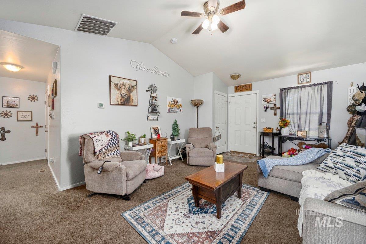 909 Arrow Wood Ct Property Photo 4