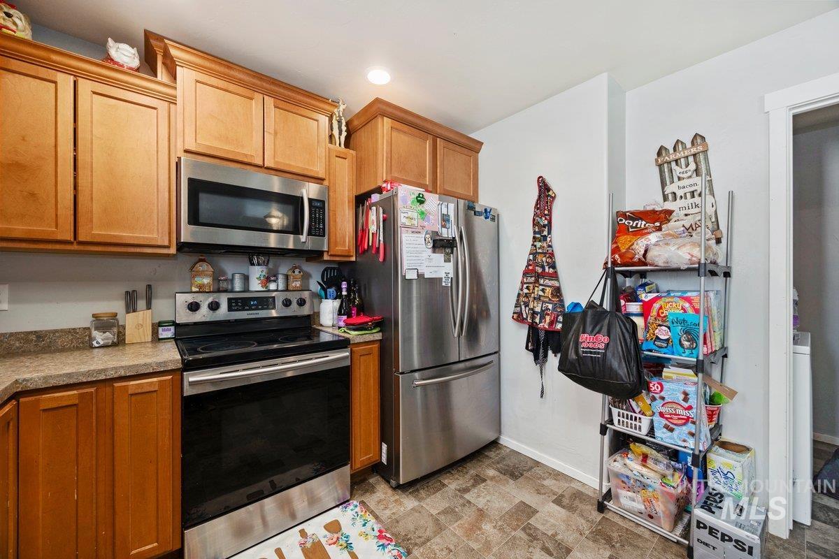 909 Arrow Wood Ct Property Photo 11