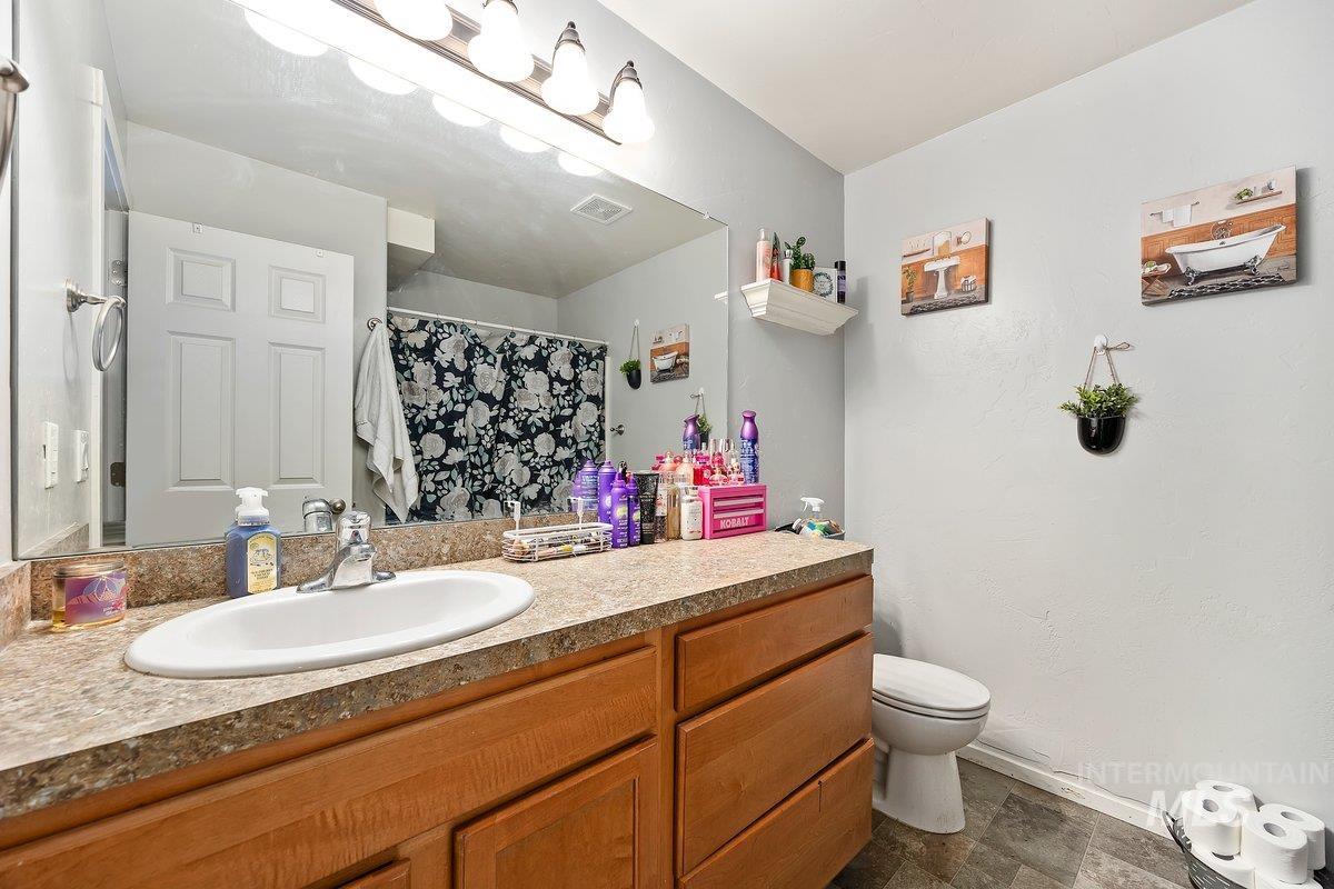 909 Arrow Wood Ct Property Photo 13