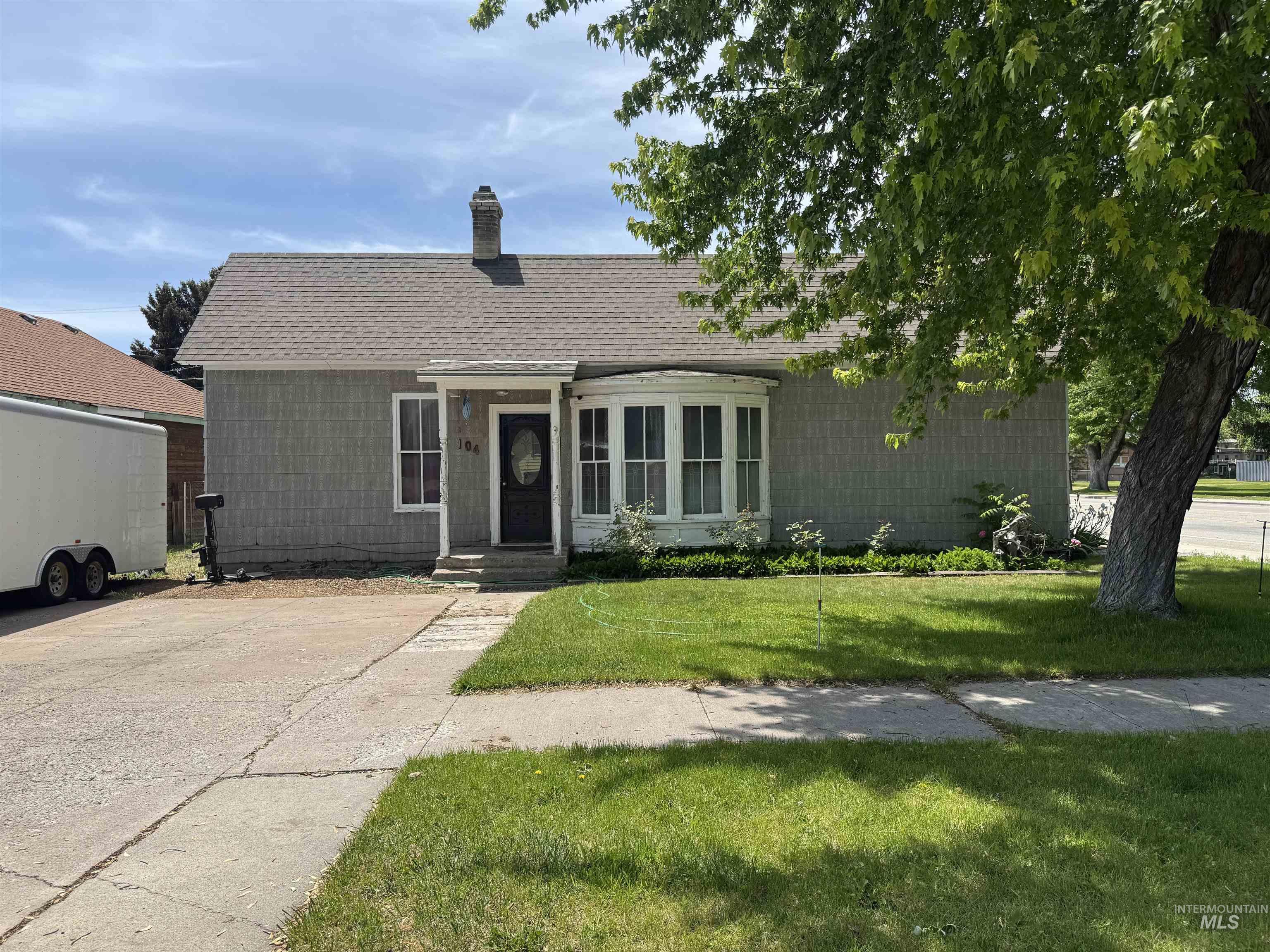 104 E B Street Property Photo 1