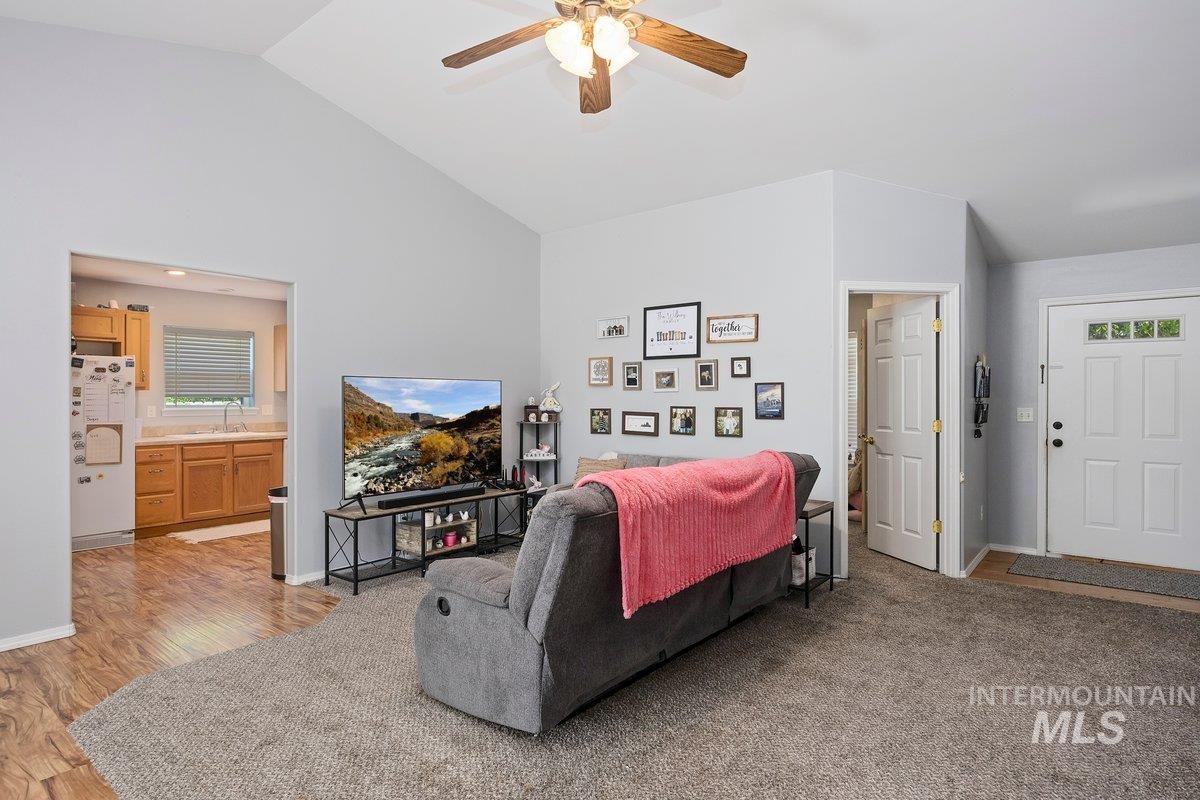 931 Arrow Wood Ct Property Photo 4