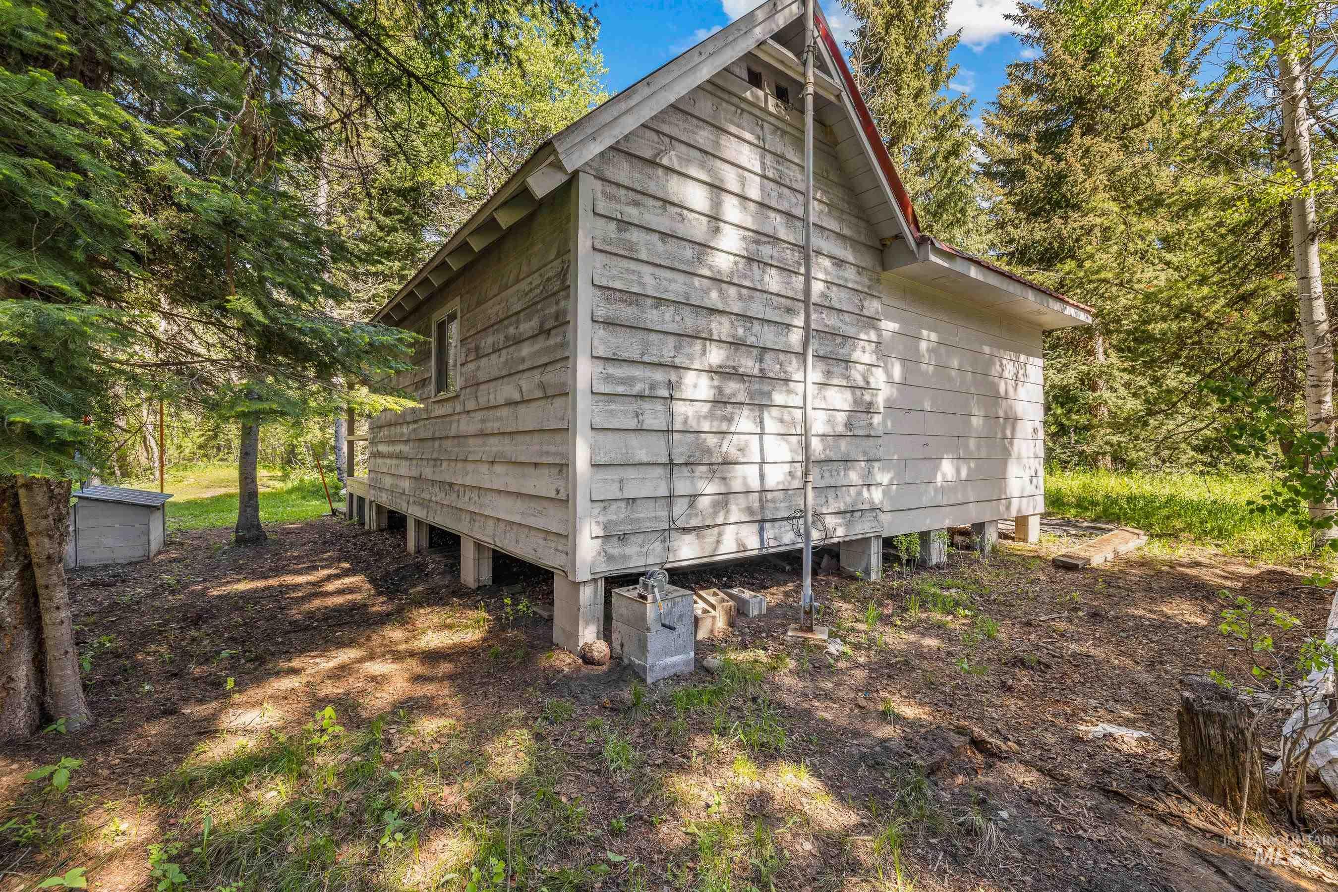 1718 Warren Wagon Rd. Property Photo 3