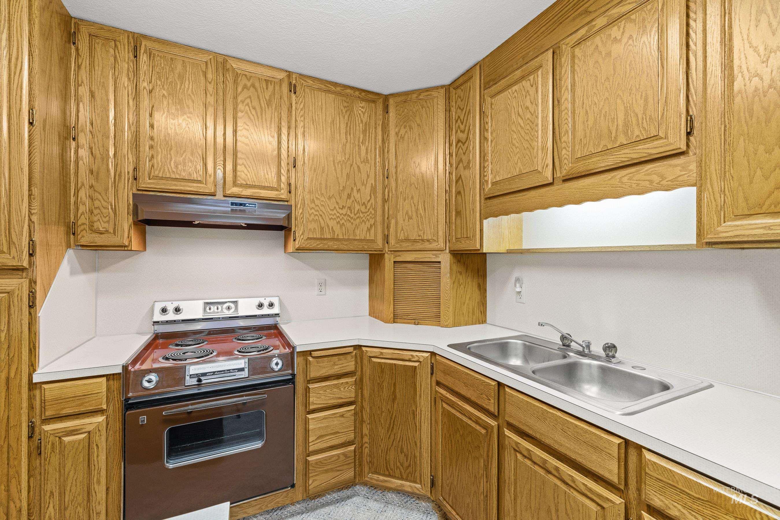 1718 Warren Wagon Rd. Property Photo 25
