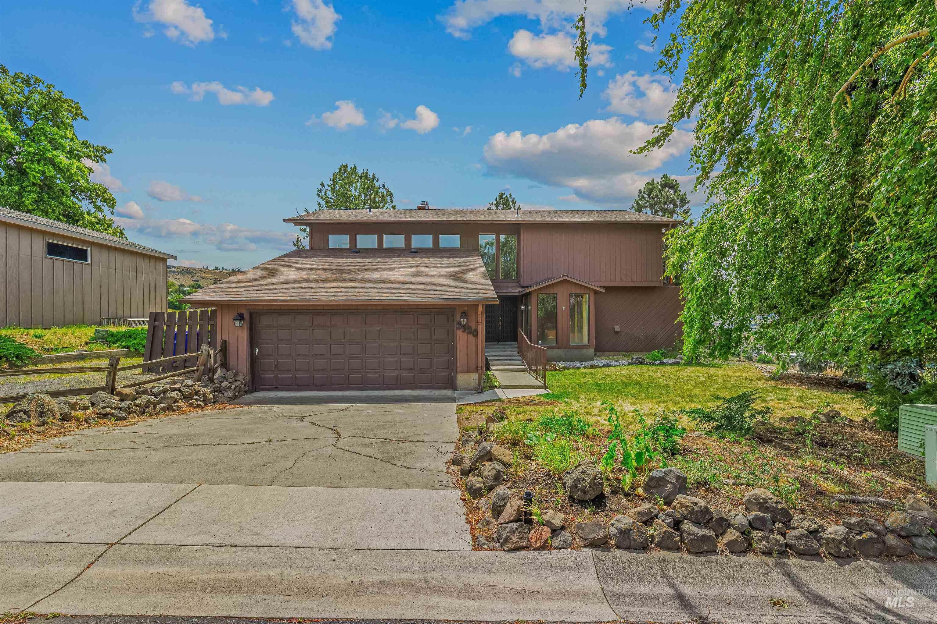 3520 Country Club Dr. Property Photo 1