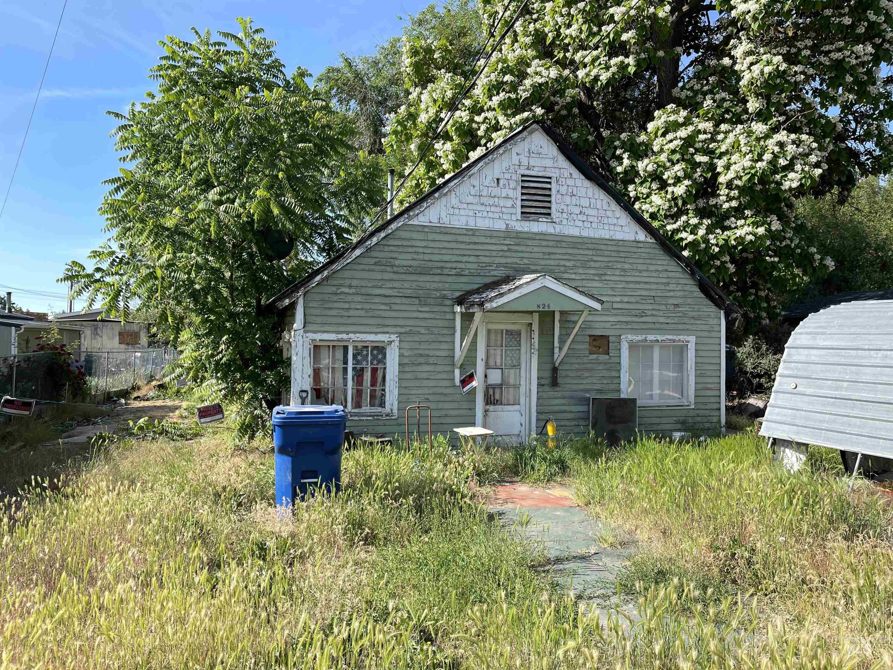 824 8th Ave N Property Photo 1