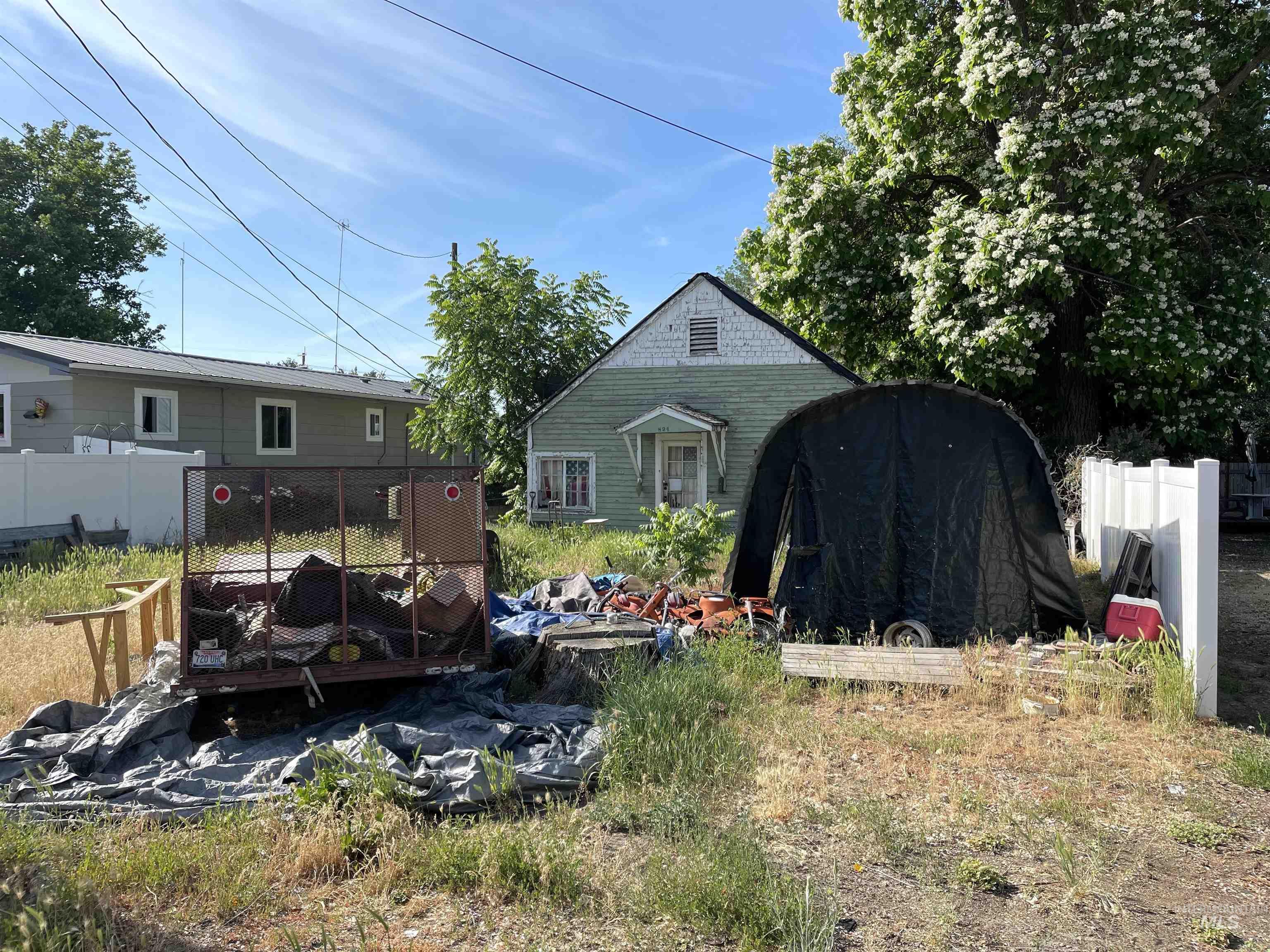 824 8th Ave N Property Photo 2