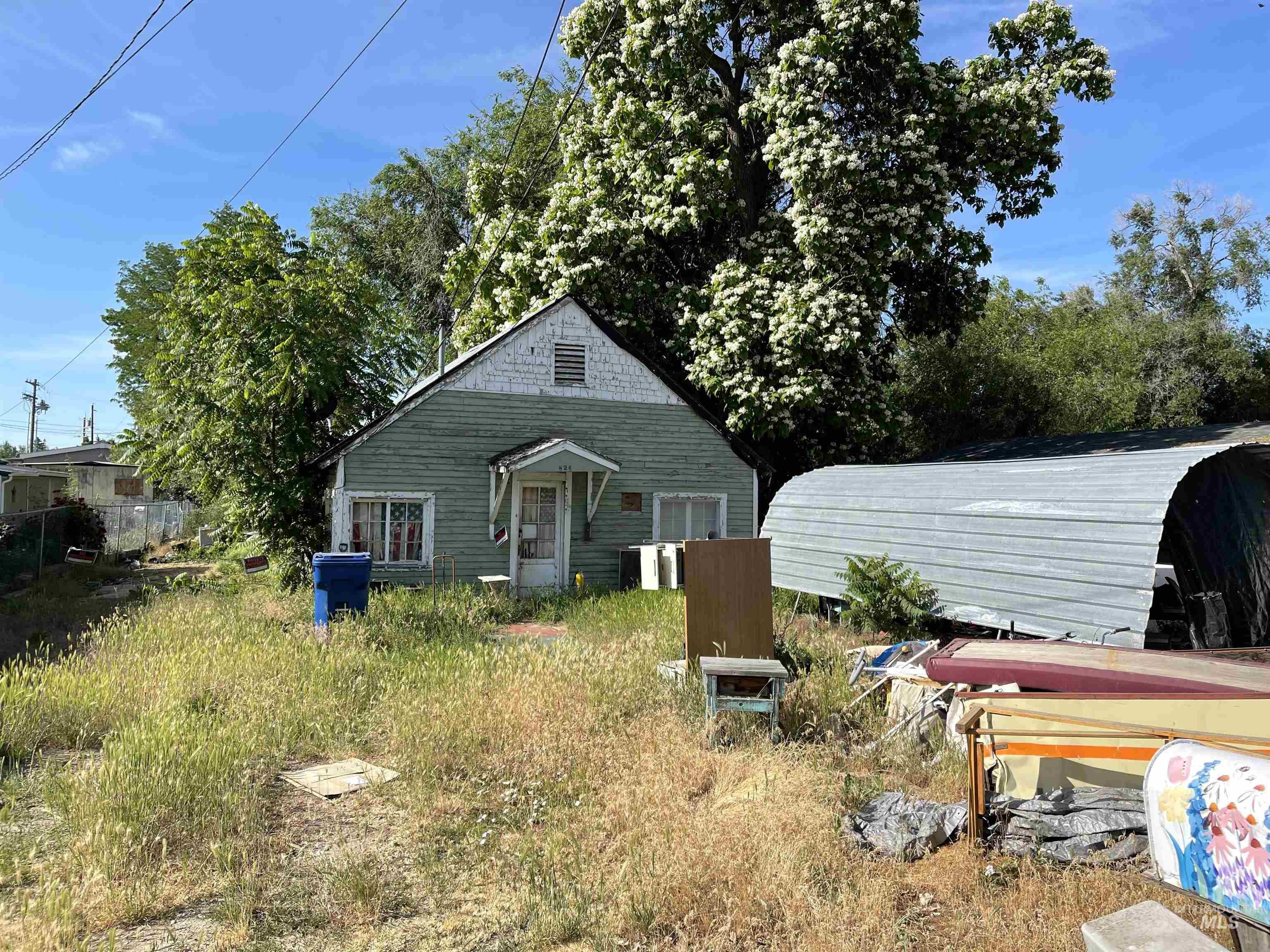 824 8th Ave N Property Photo 3