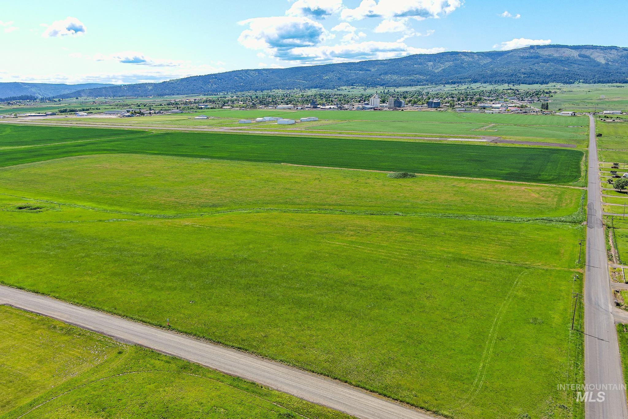 110 Meadow Grass Loop Property Photo 3