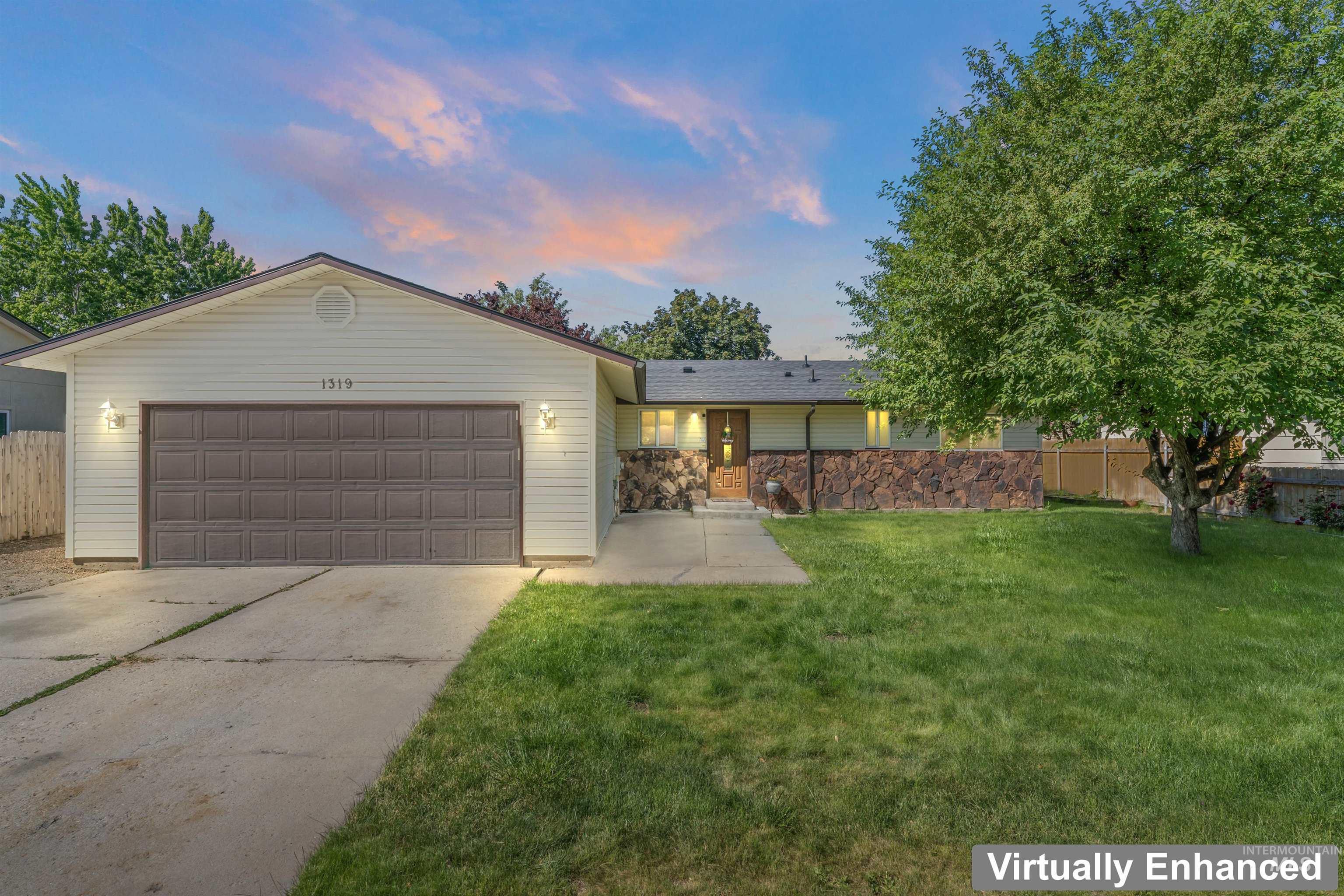 1319 W Newport Property Photo 1