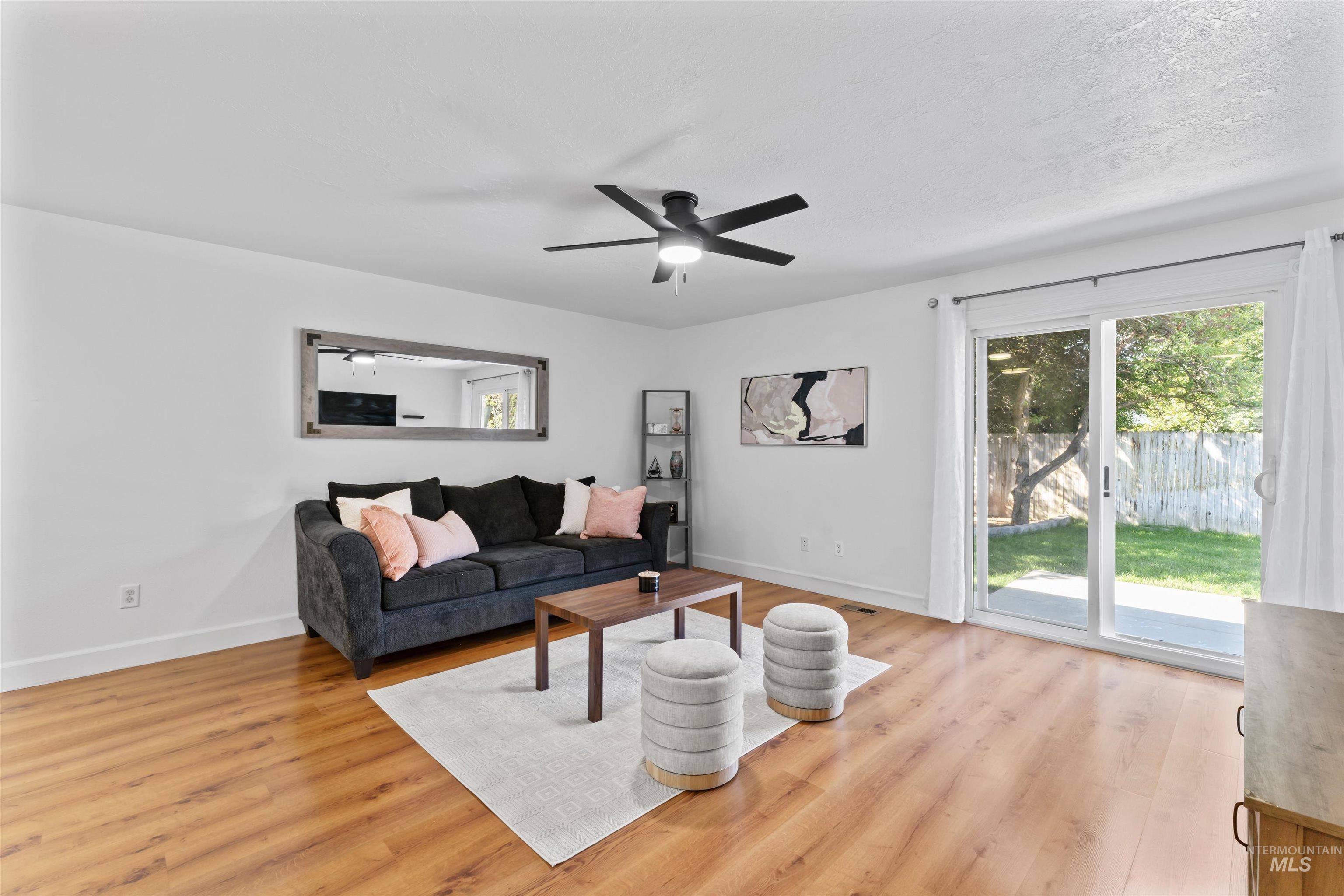 1319 W Newport Property Photo 8