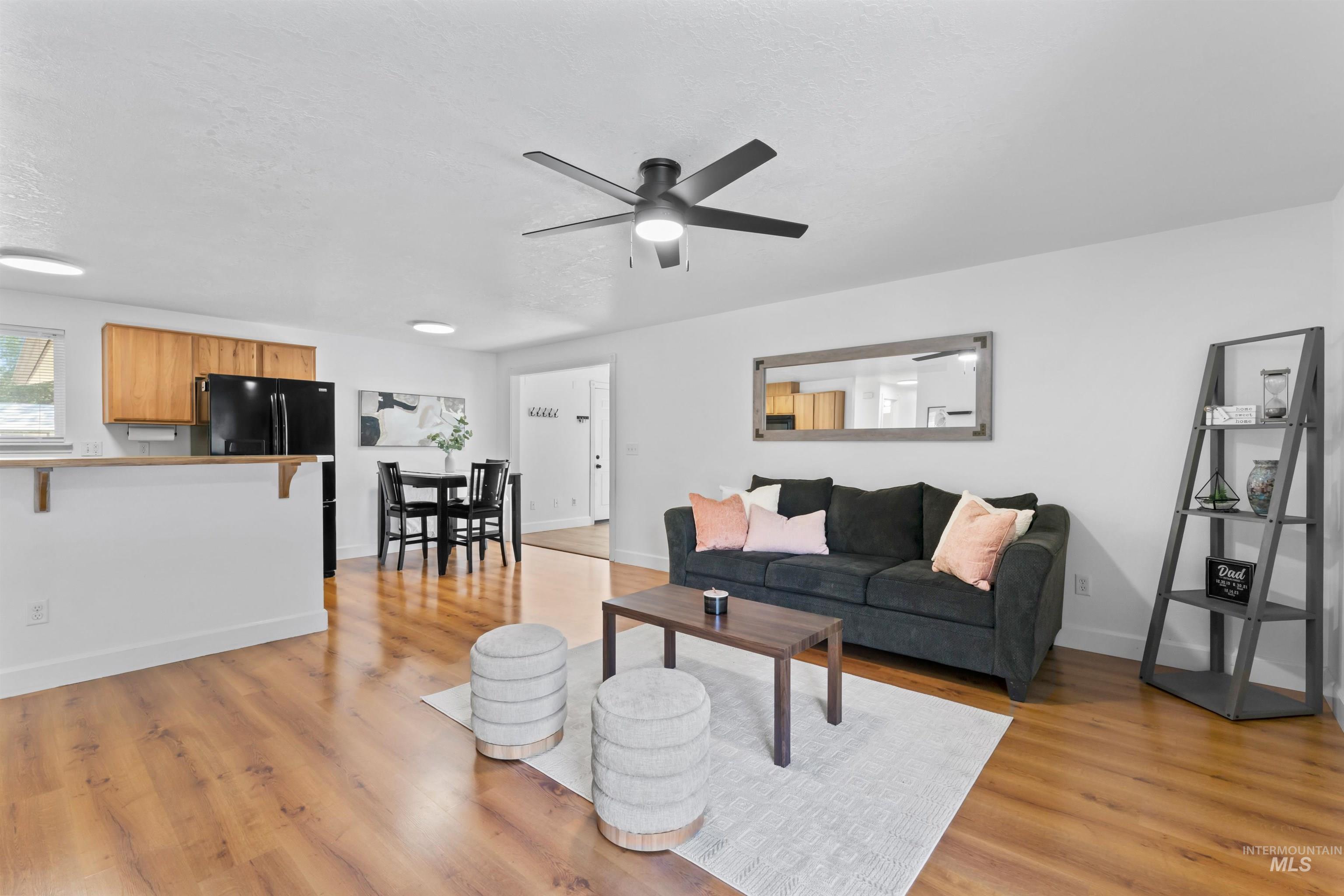 1319 W Newport Property Photo 9