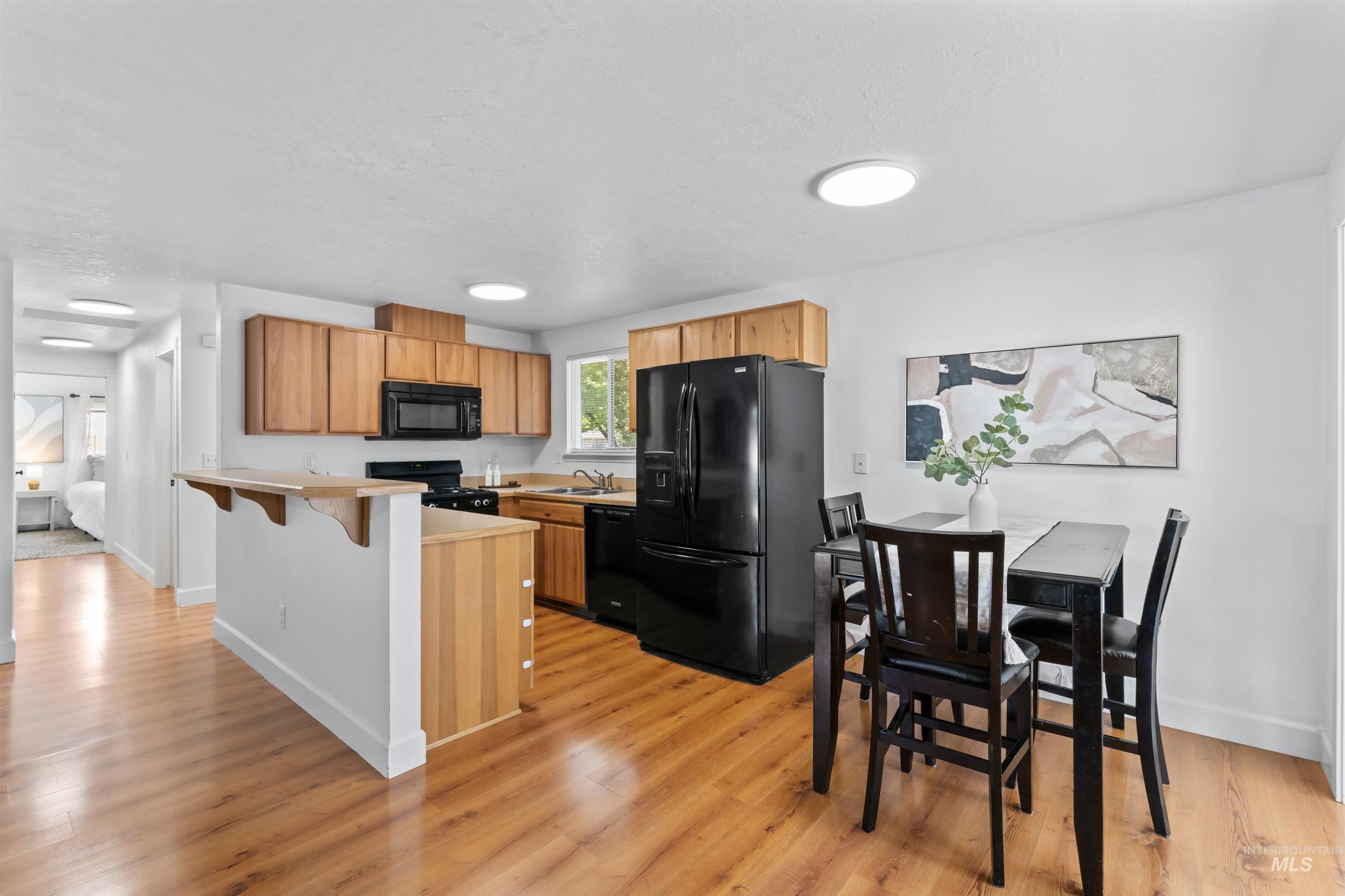 1319 W Newport Property Photo 12