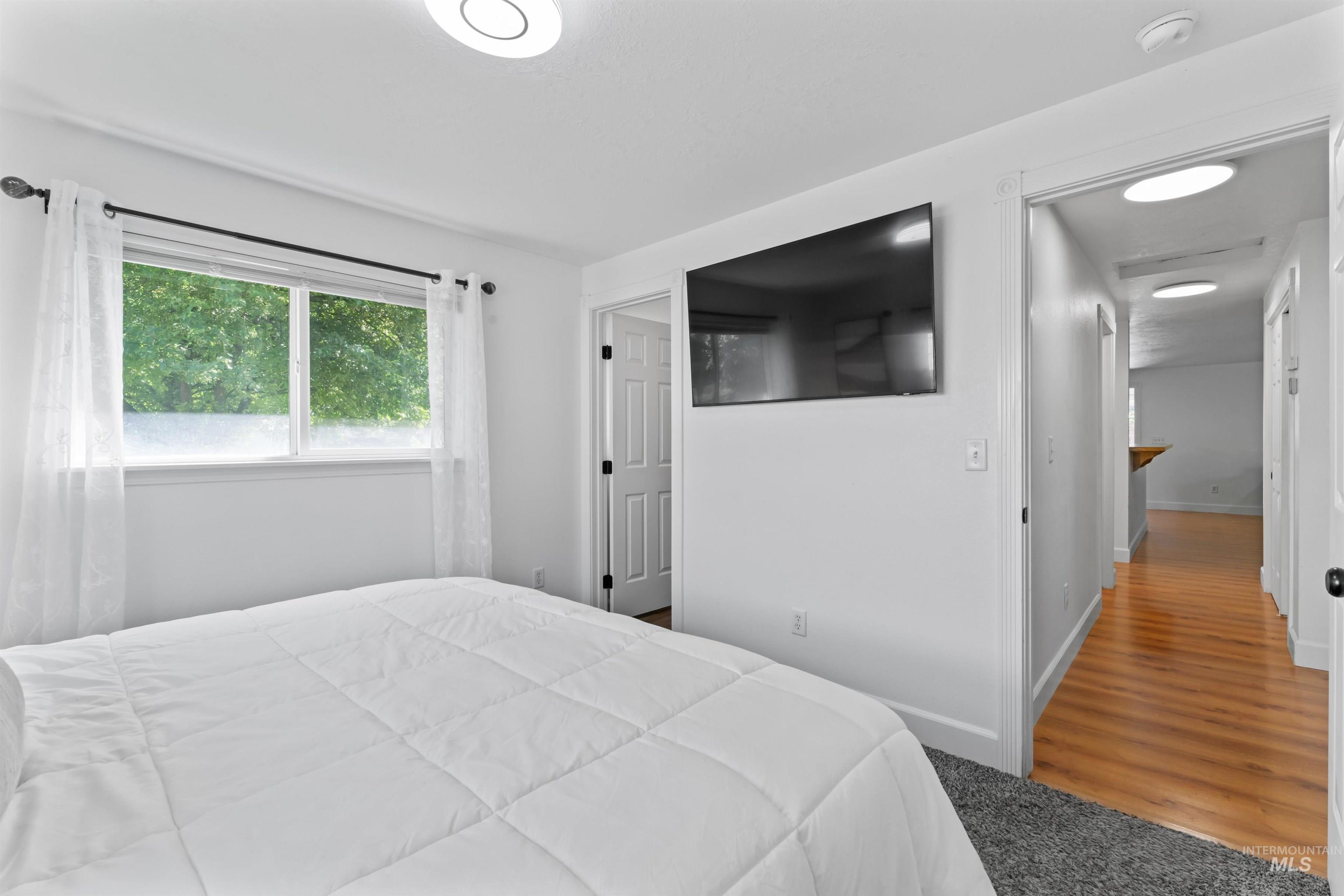 1319 W Newport Property Photo 25