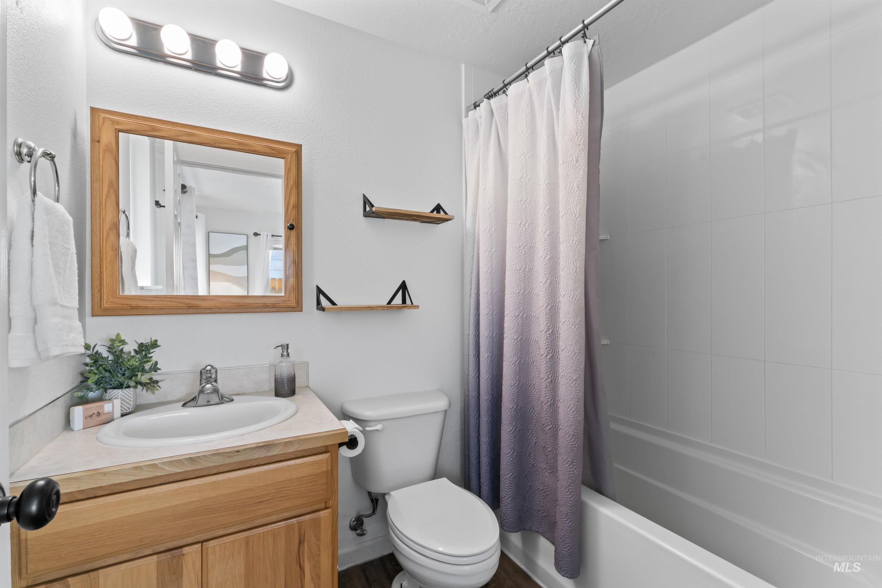 1319 W Newport Property Photo 26