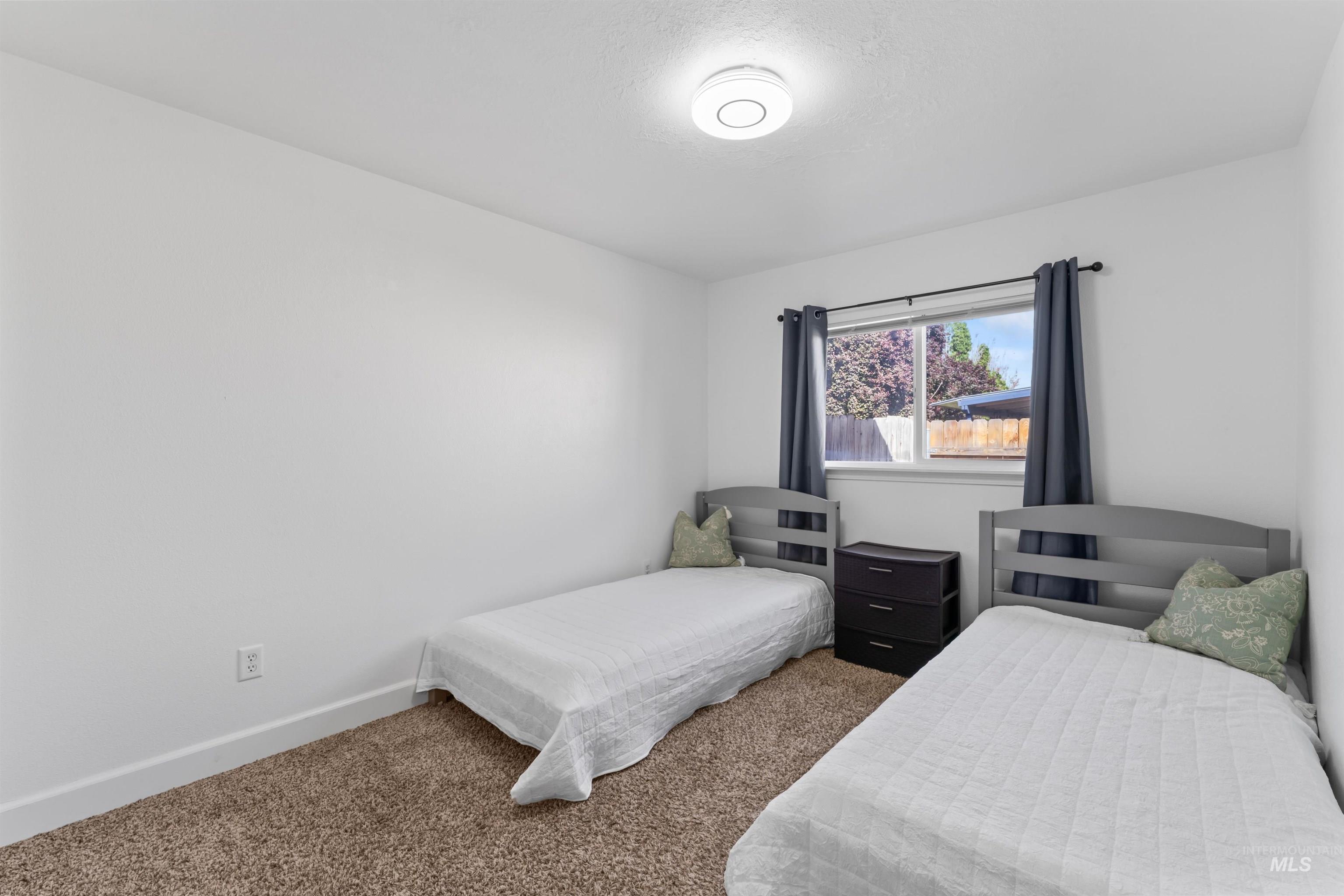 1319 W Newport Property Photo 30
