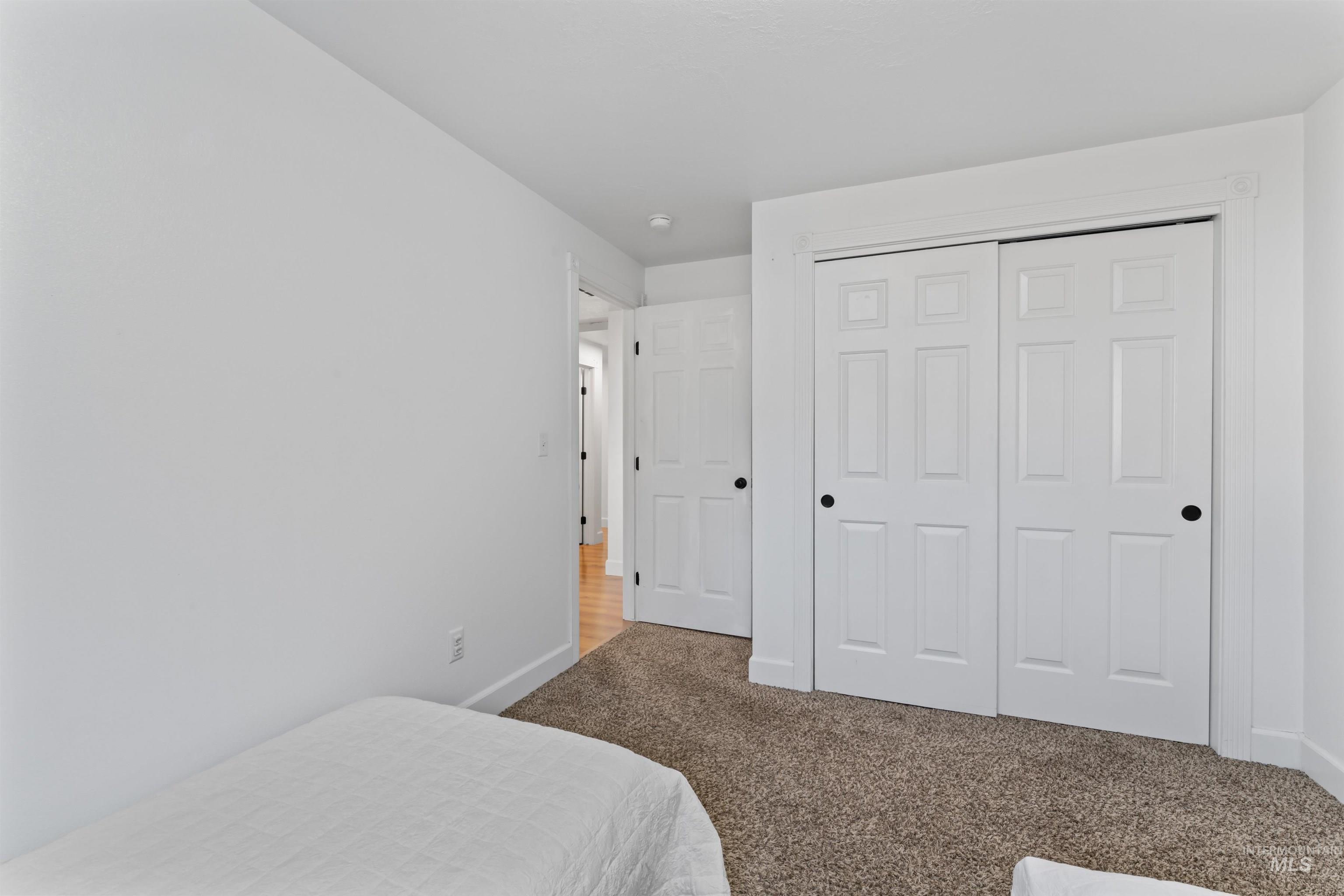 1319 W Newport Property Photo 31