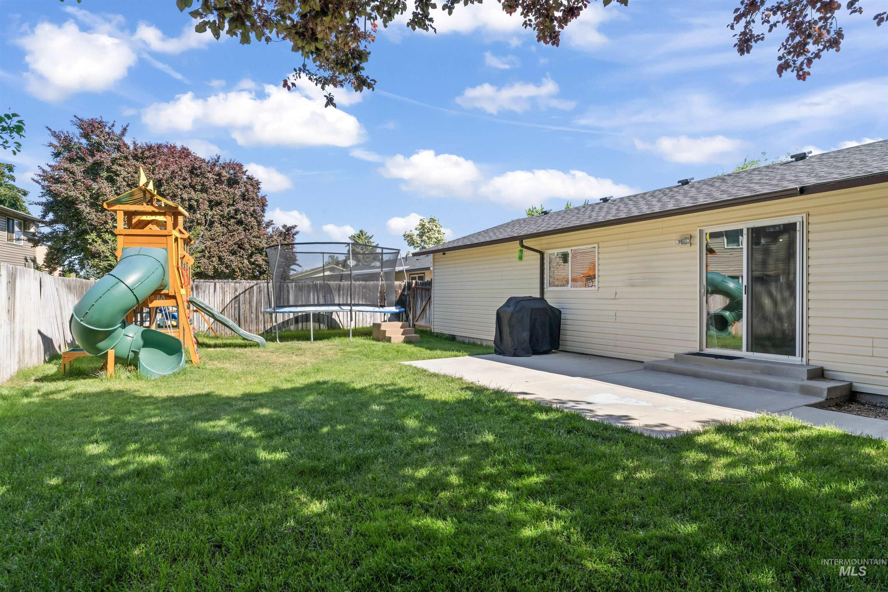 1319 W Newport Property Photo 32