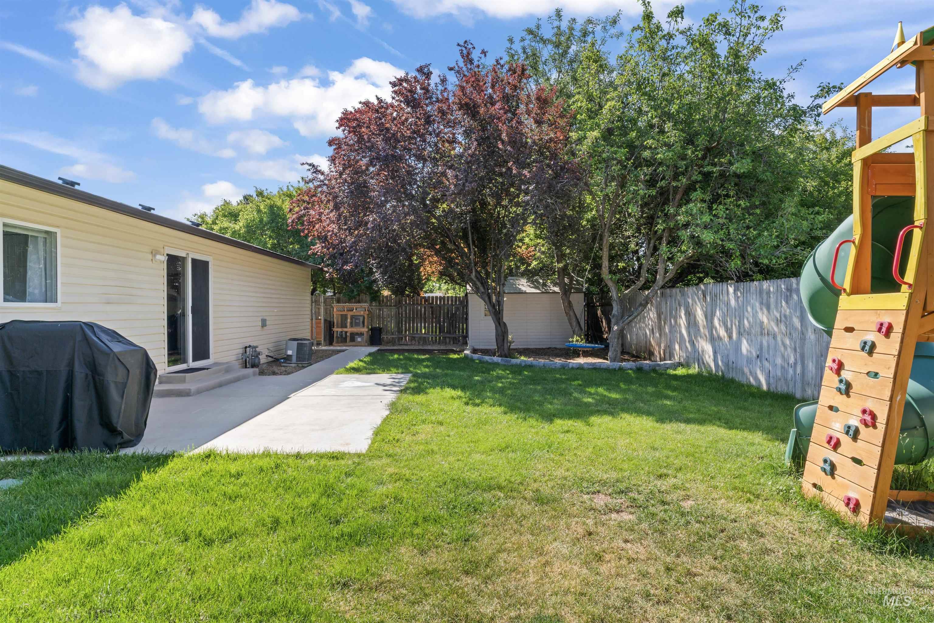 1319 W Newport Property Photo 34