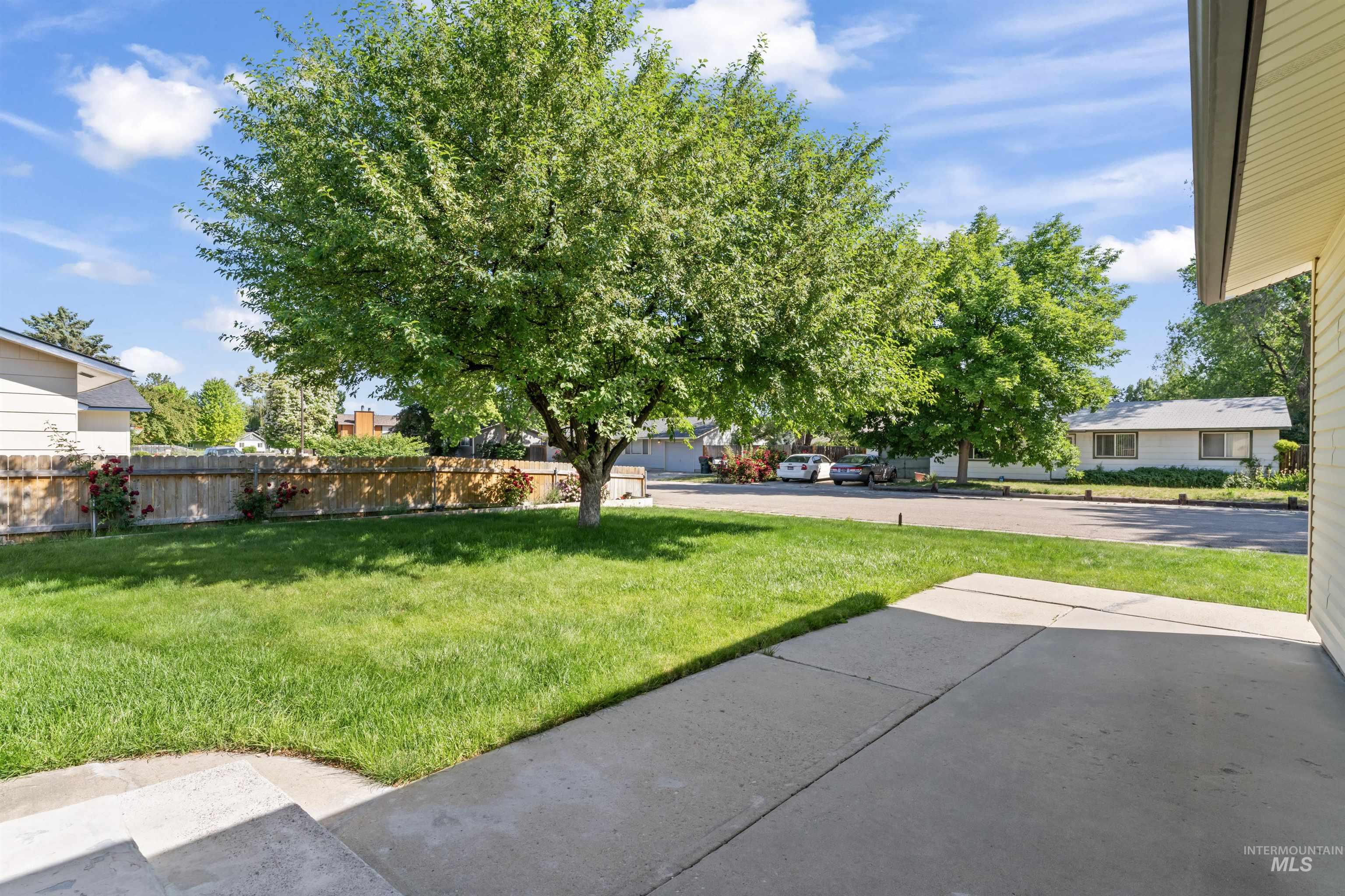 1319 W Newport Property Photo 41