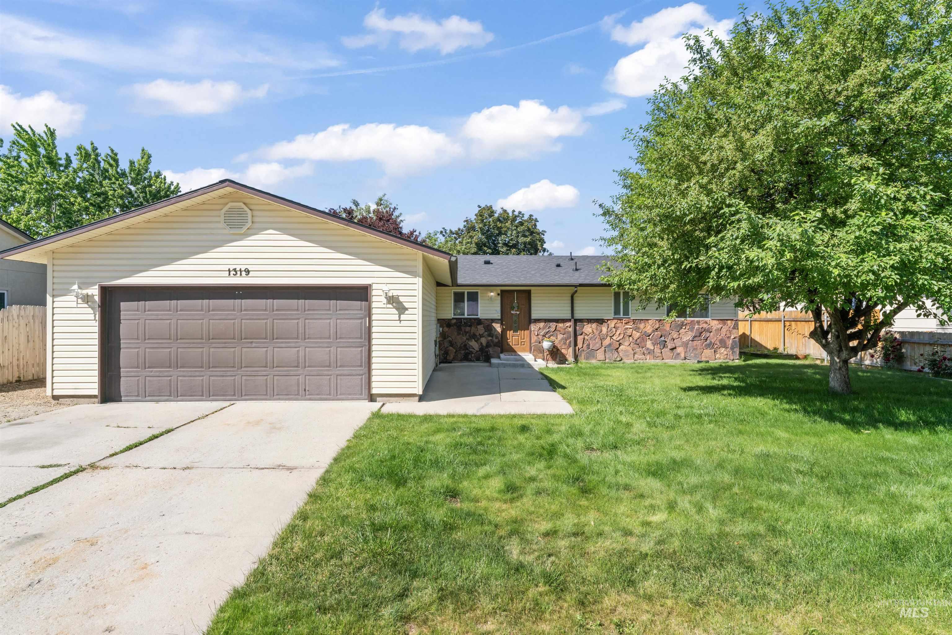 1319 W Newport Property Photo 42