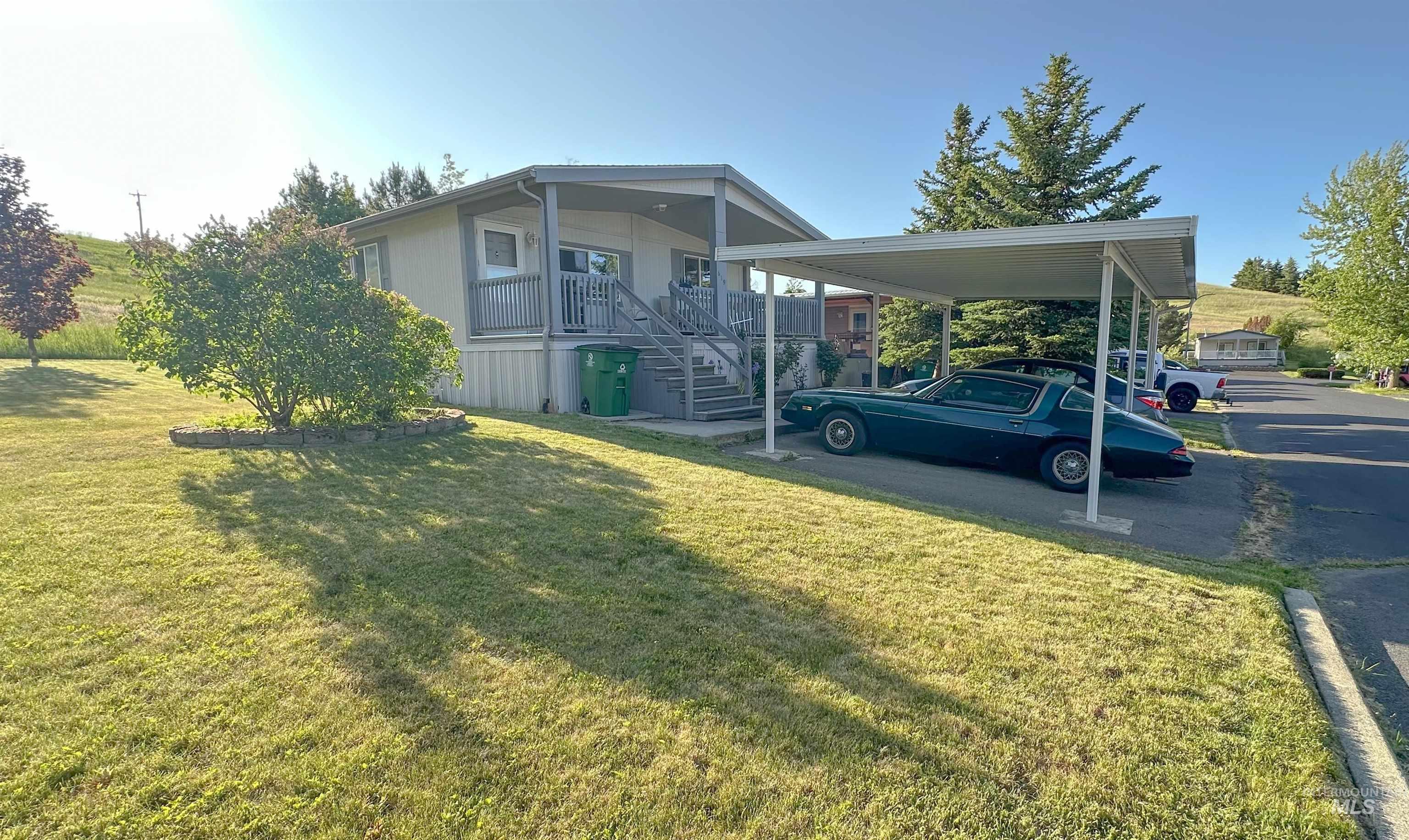 411 Almon Property Photo 2