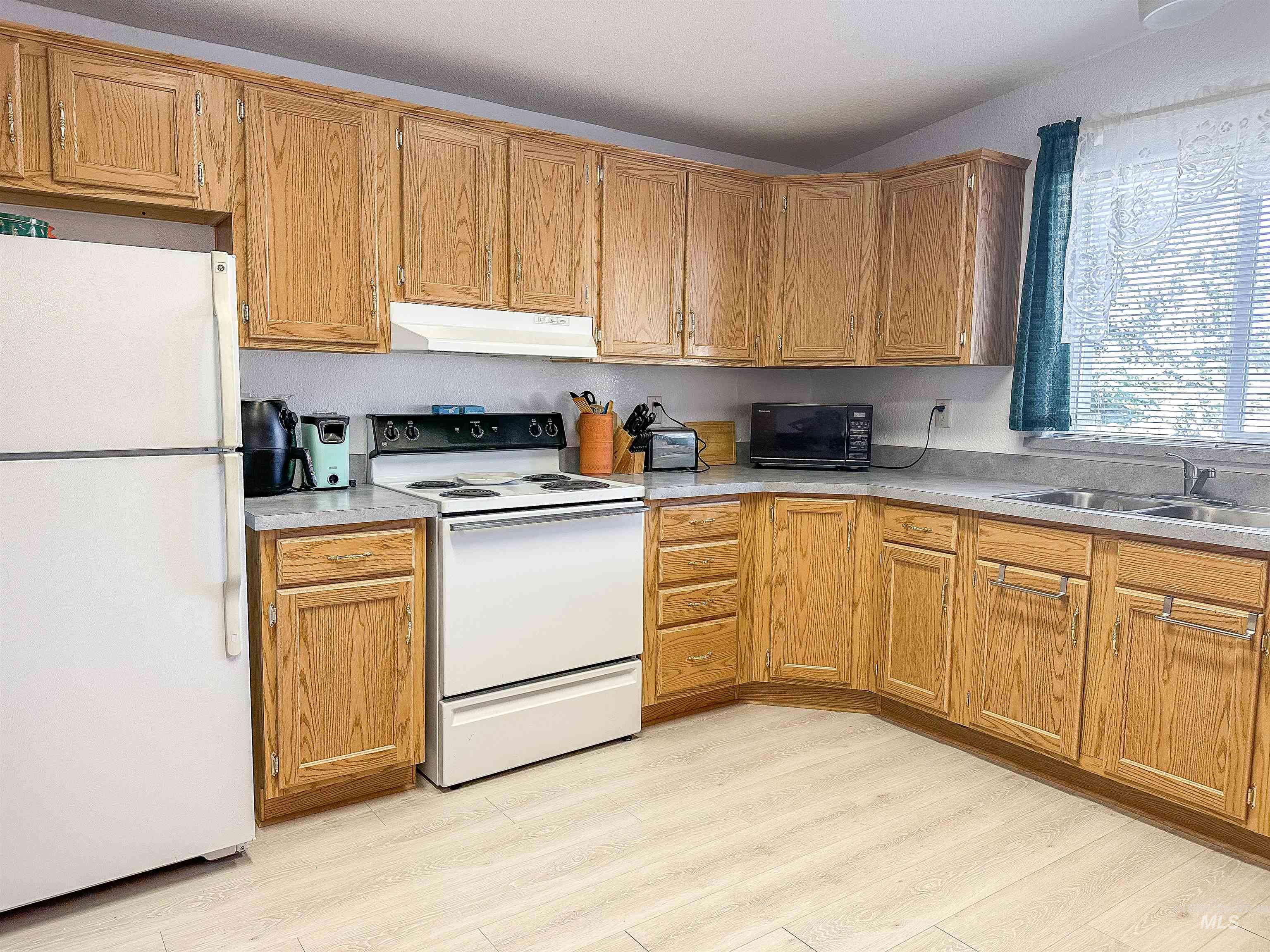 411 Almon Property Photo 6