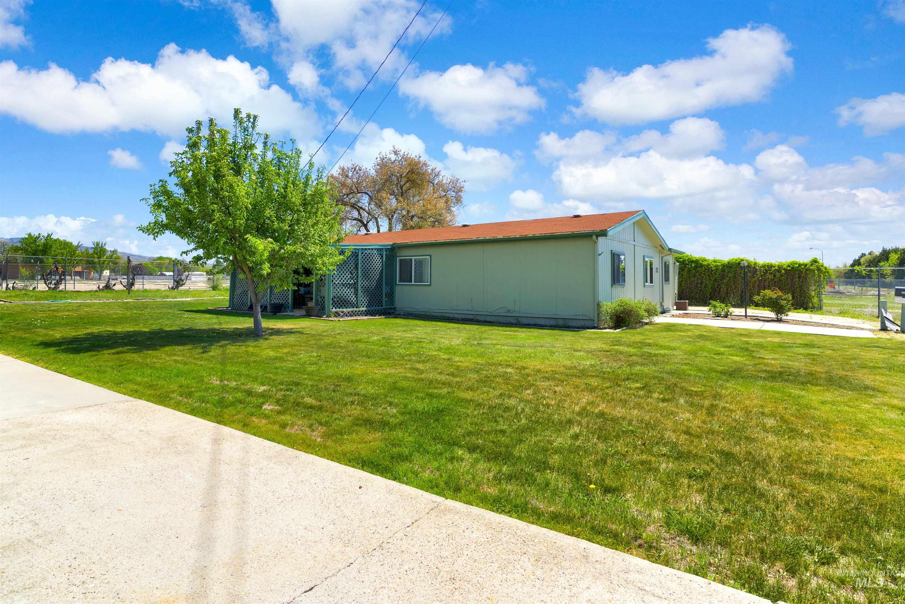 920 N Clithero Dr + Parcel Property Photo 3