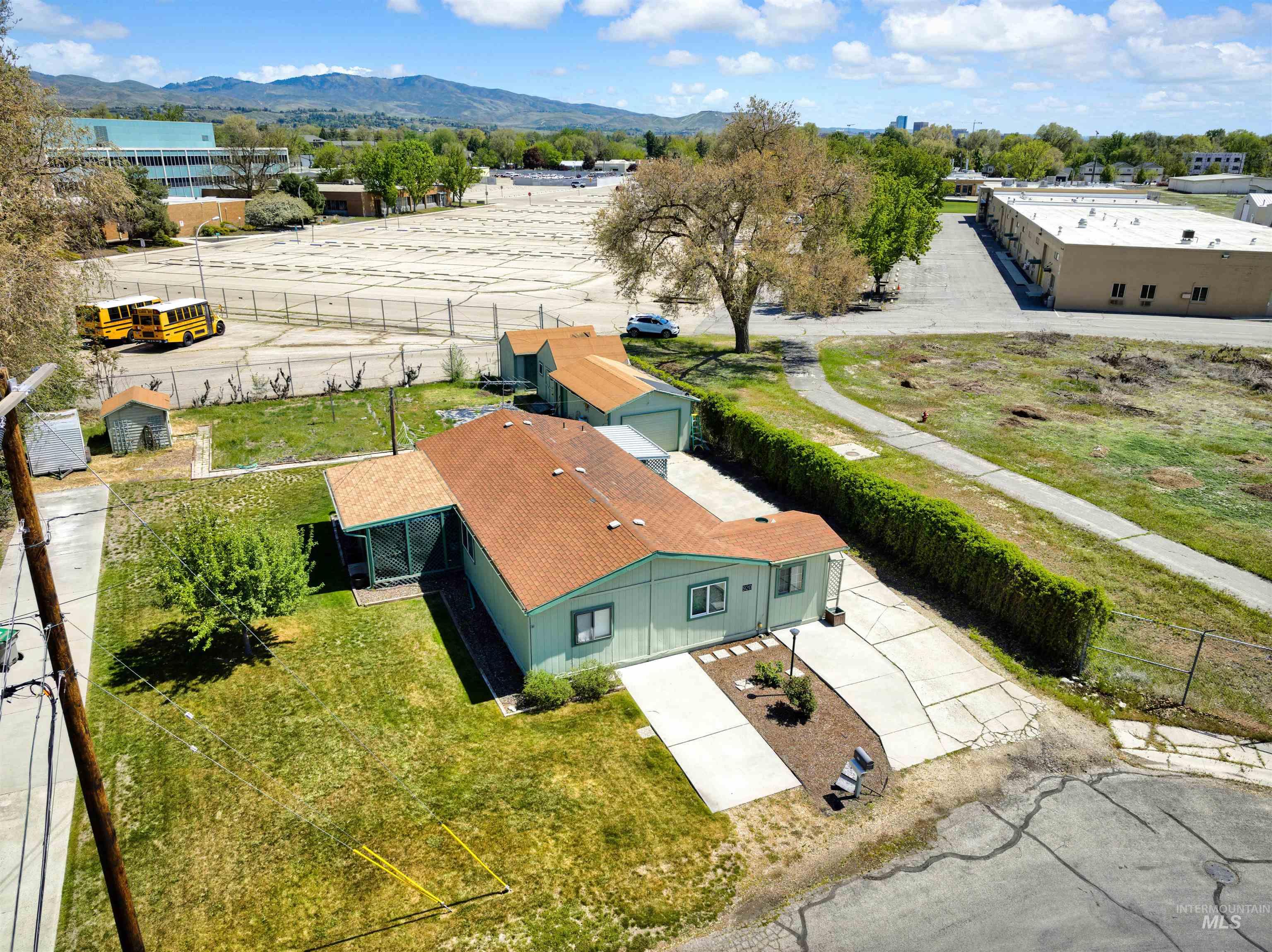 920 N Clithero Dr + Parcel Property Photo 9