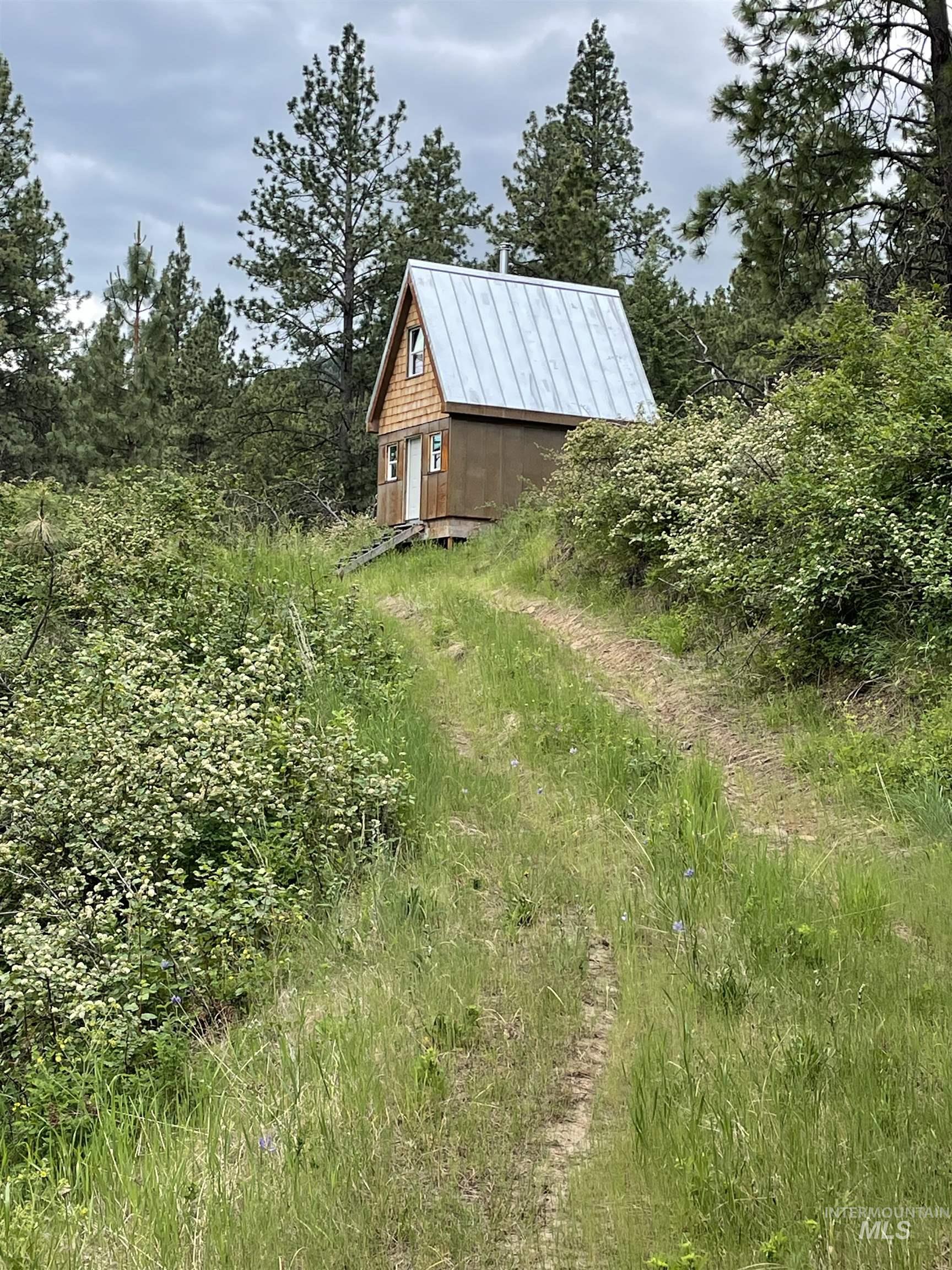 1221 Shady Lane