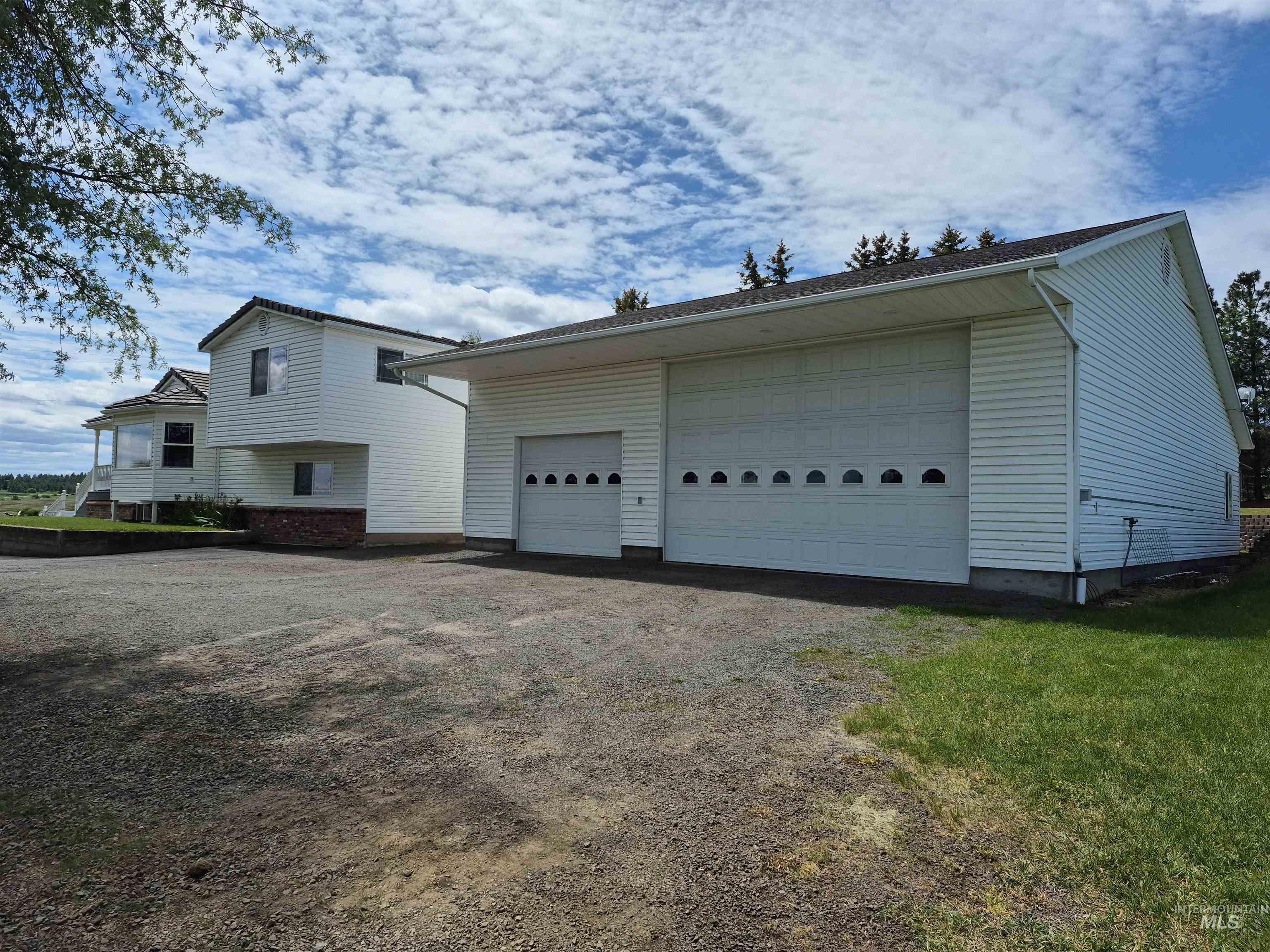 802 Foster Ave Property Photo 1