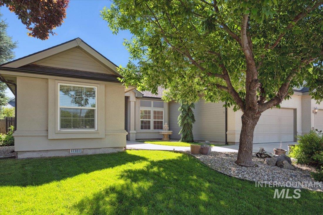 3880 N Greenwich Way Property Photo 1