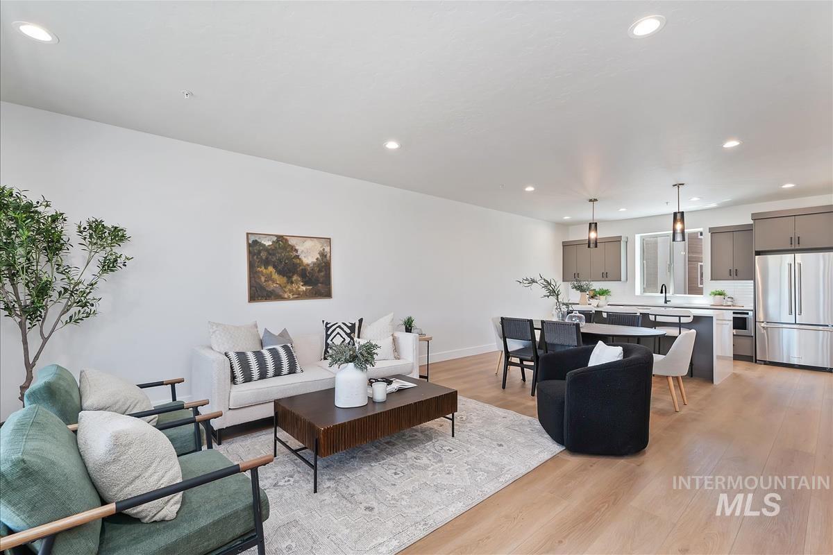 1715 S Federal Way Property Photo 1