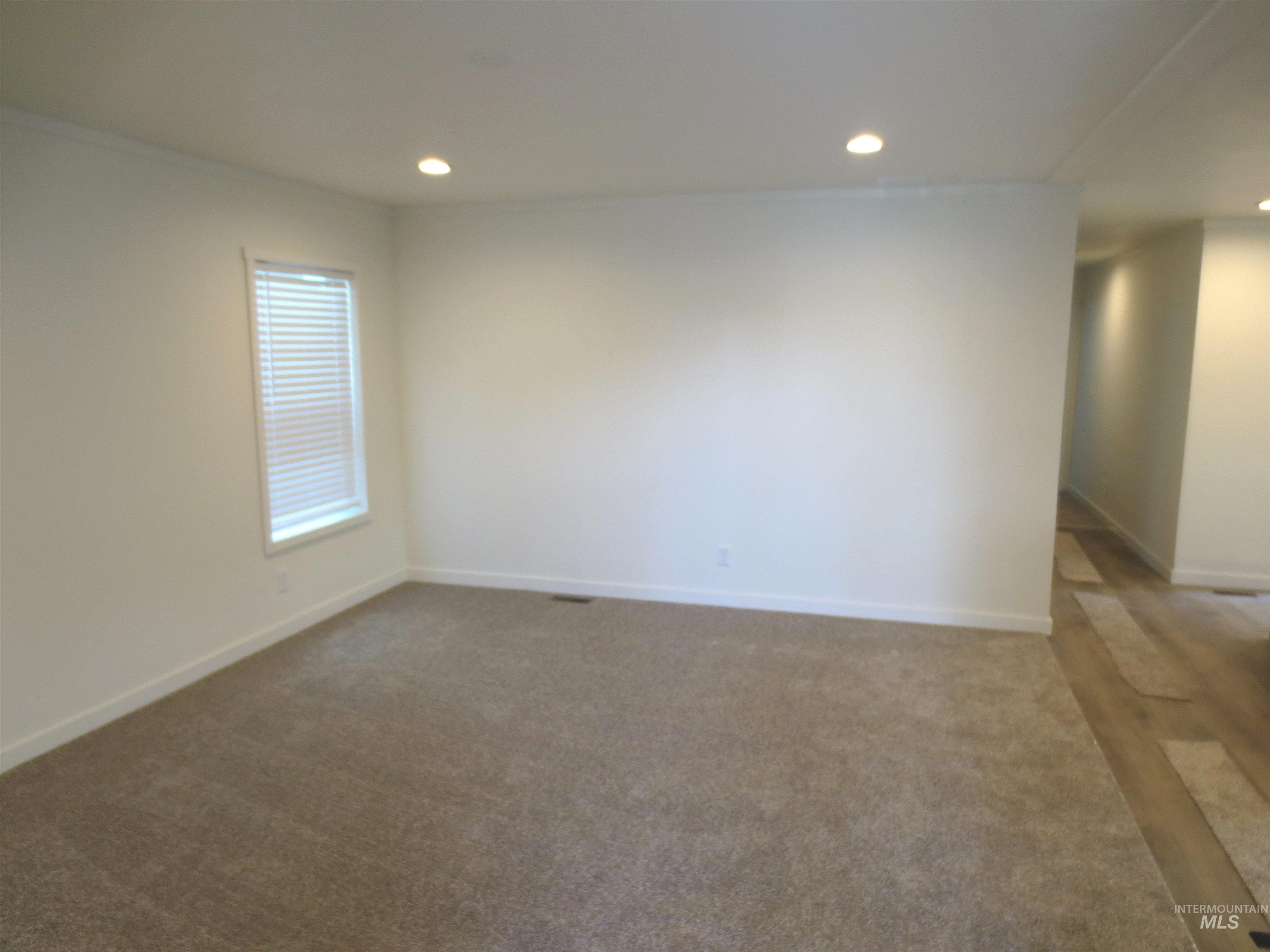 207 E Freeport St Property Photo 3