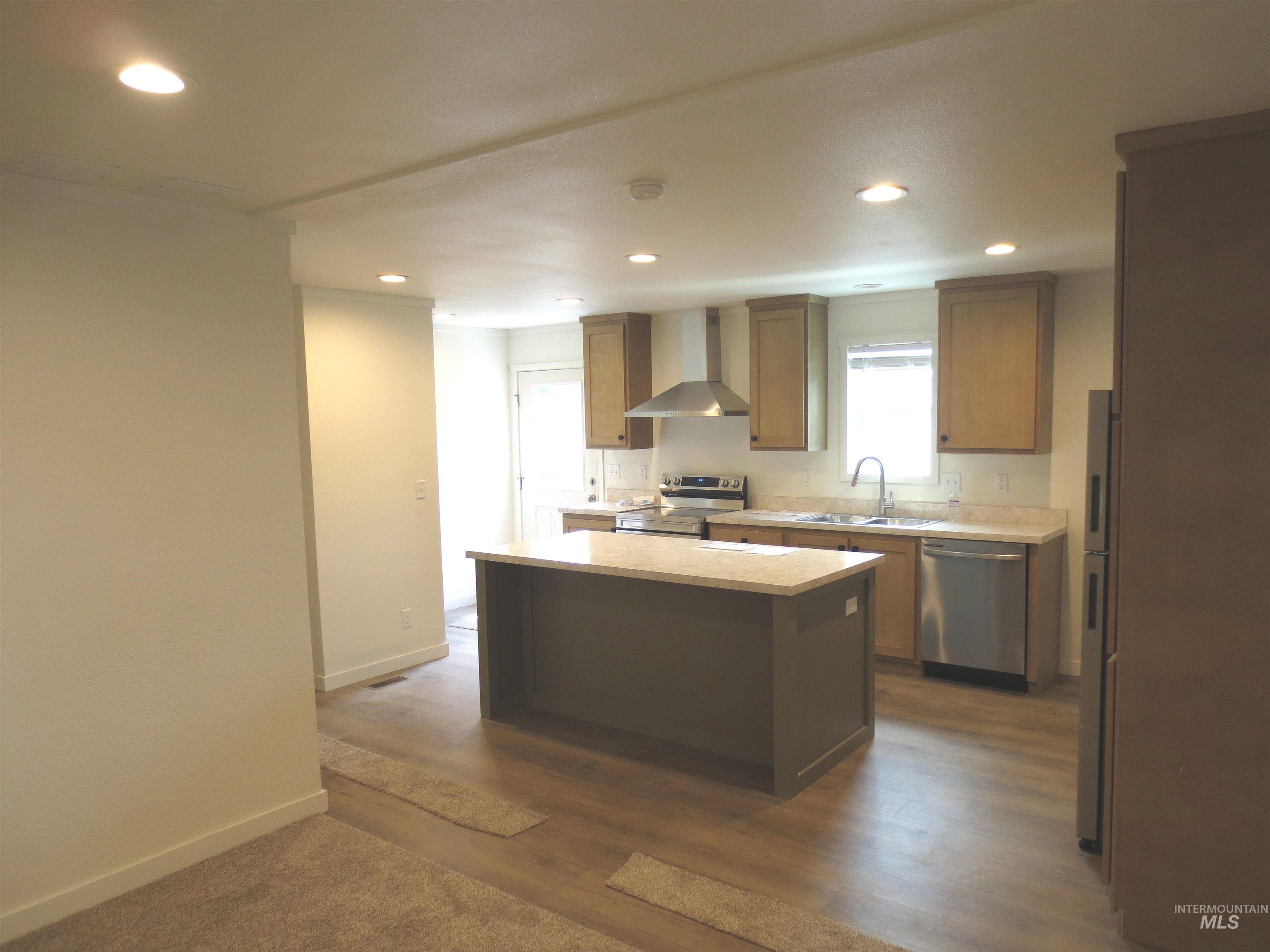 207 E Freeport St Property Photo 4