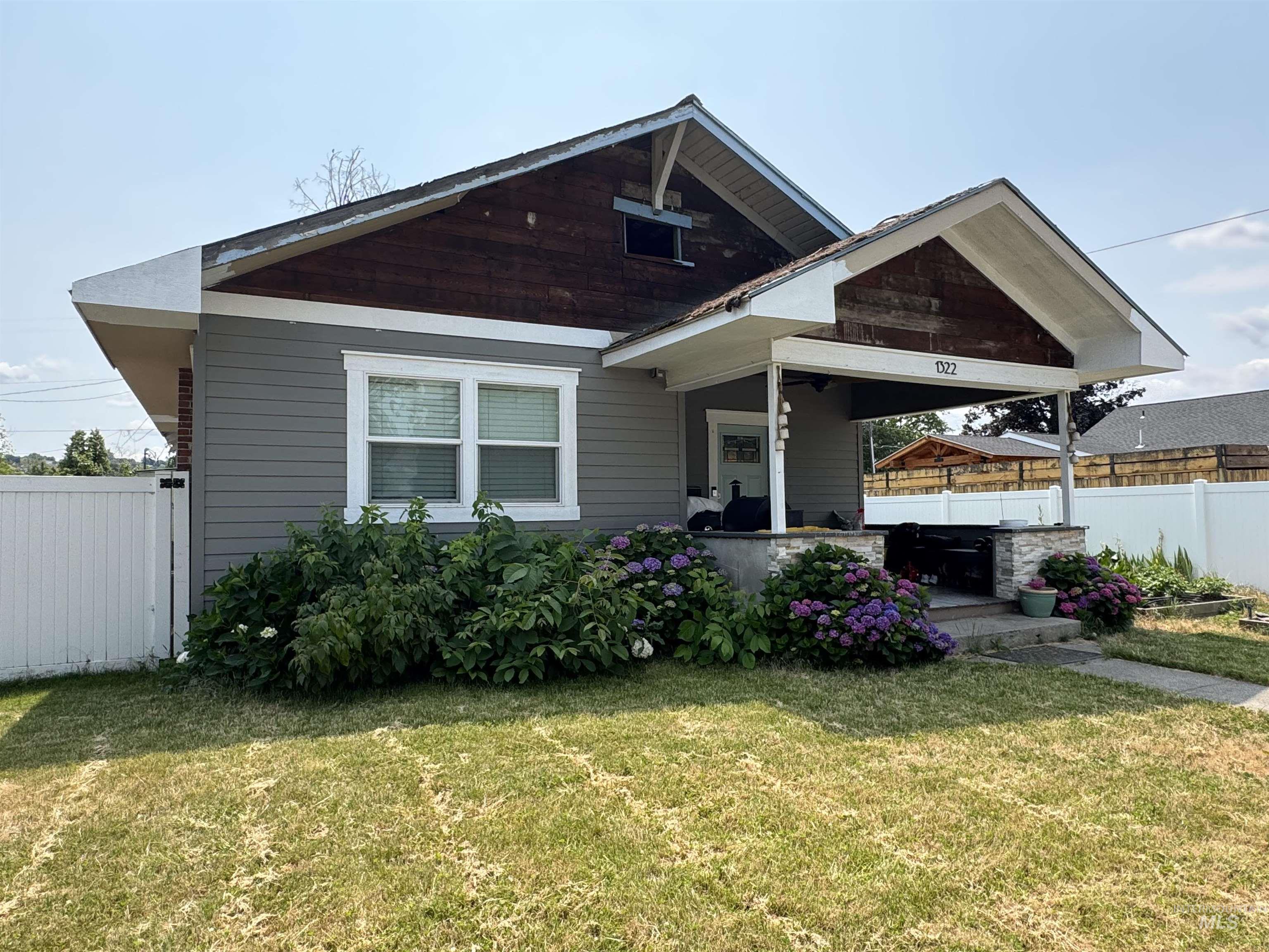 1322 10th Avenue Property Photo 1