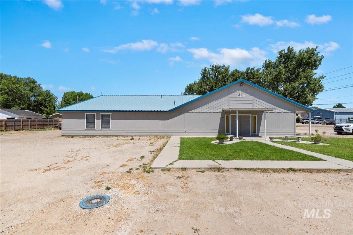 1325 E Denver St. Property Photo