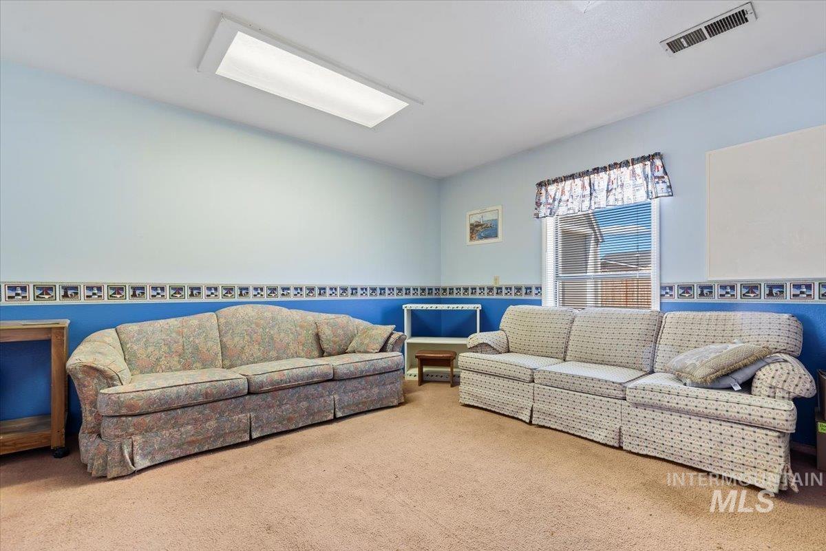 1325 E Denver St. Property Photo 7