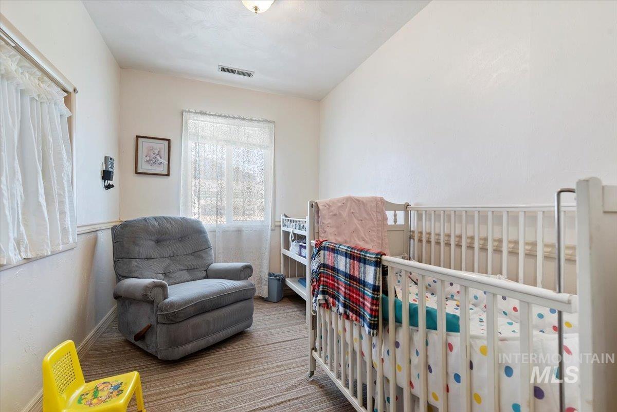 1325 E Denver St. Property Photo 8
