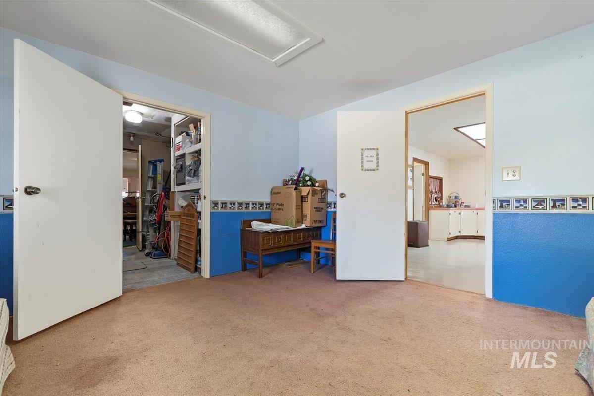 1325 E Denver St. Property Photo 15